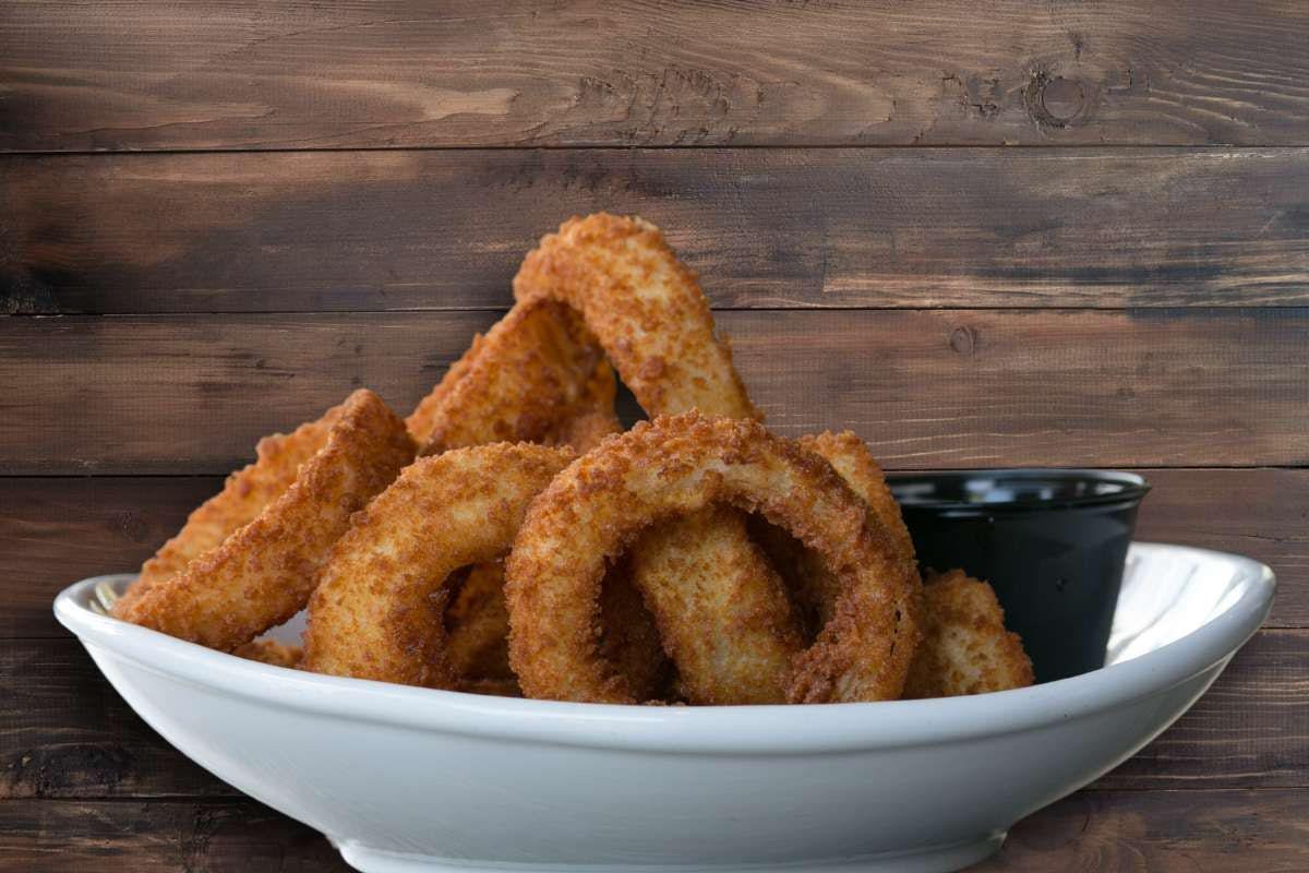 SHAREABLE ONION RINGS