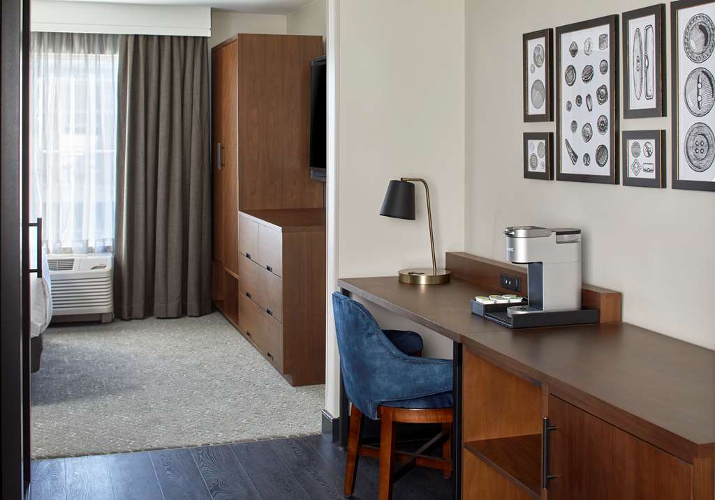 Cumberland House Knoxville, Tapestry Collection by Hilton Image
