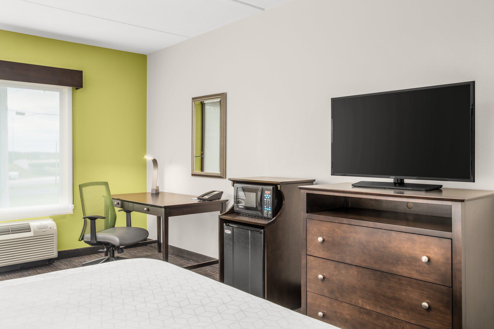 Holiday Inn Express & Suites Wilmington-Newark Photo