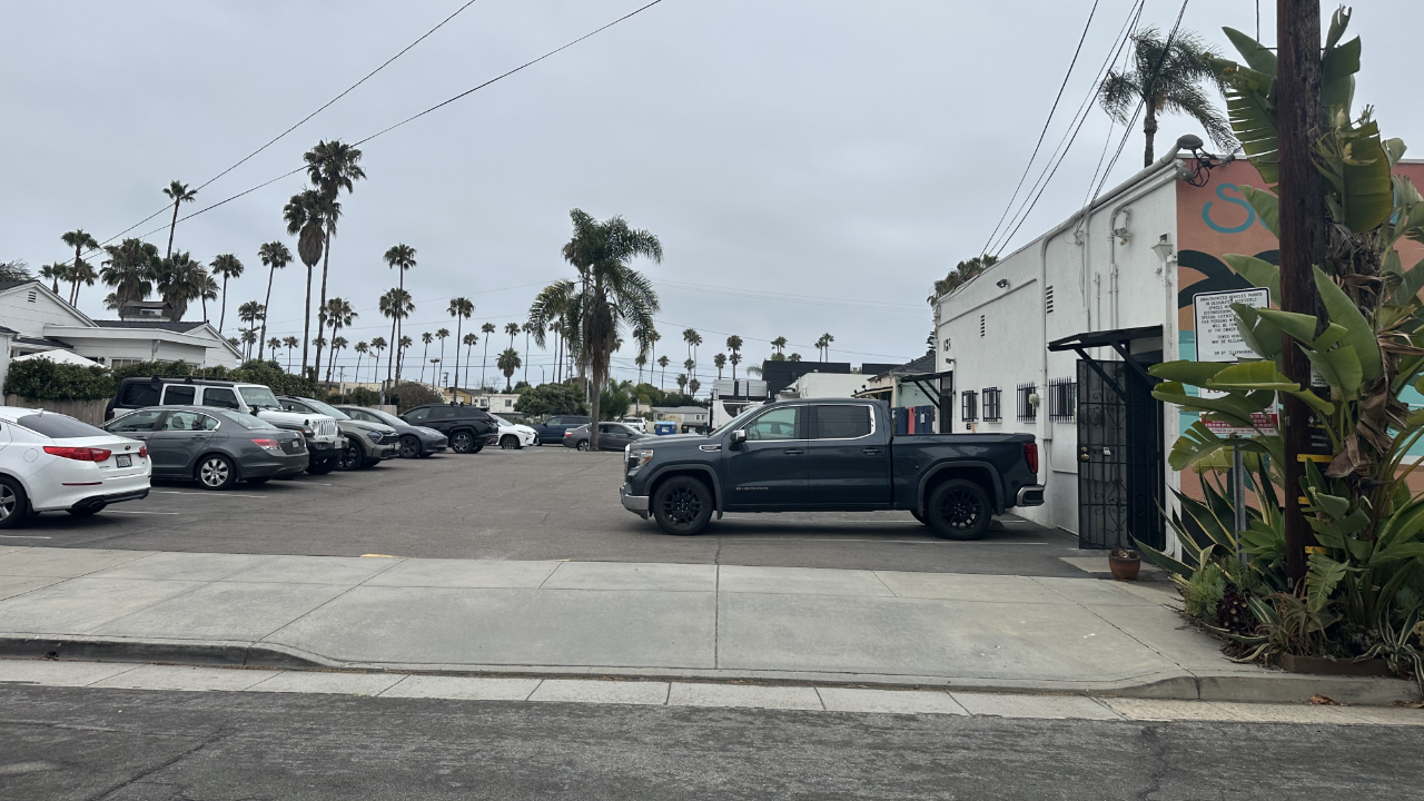 LAZ Parking - 603-609 Vista Way