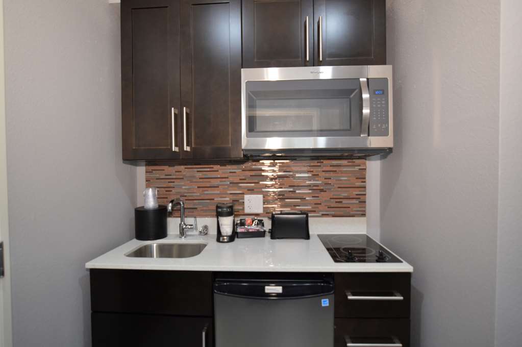 Best Western Plus Executive Residency Baytown Image