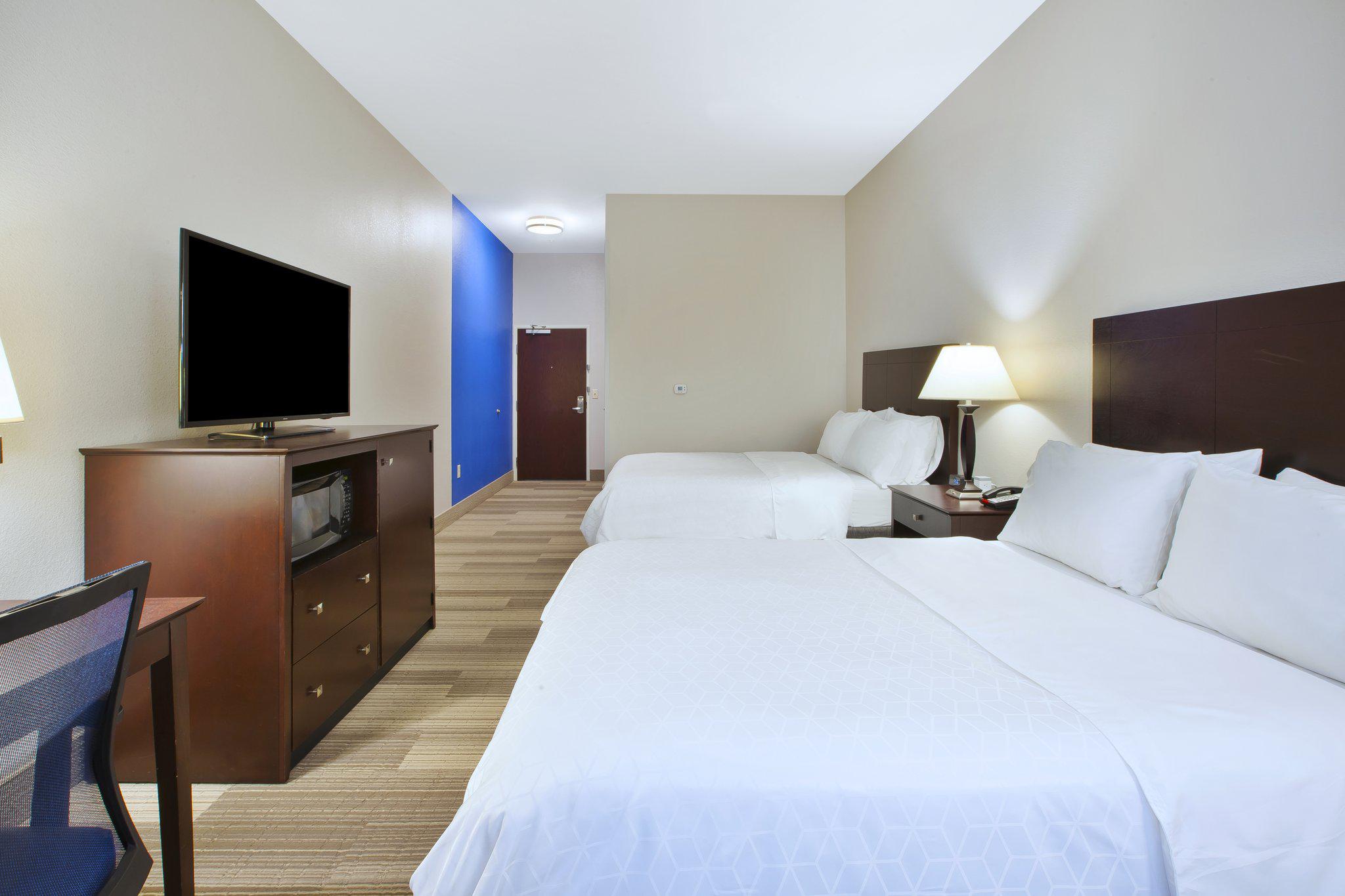 Holiday Inn Express & Suites Niles Photo