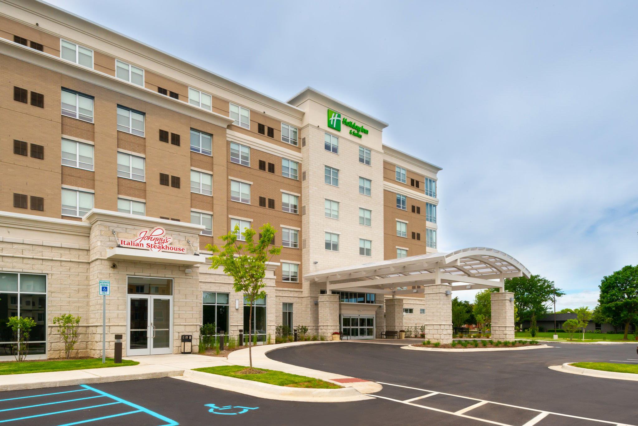 Holiday Inn & Suites Farmington Hills - Detroit NW Photo