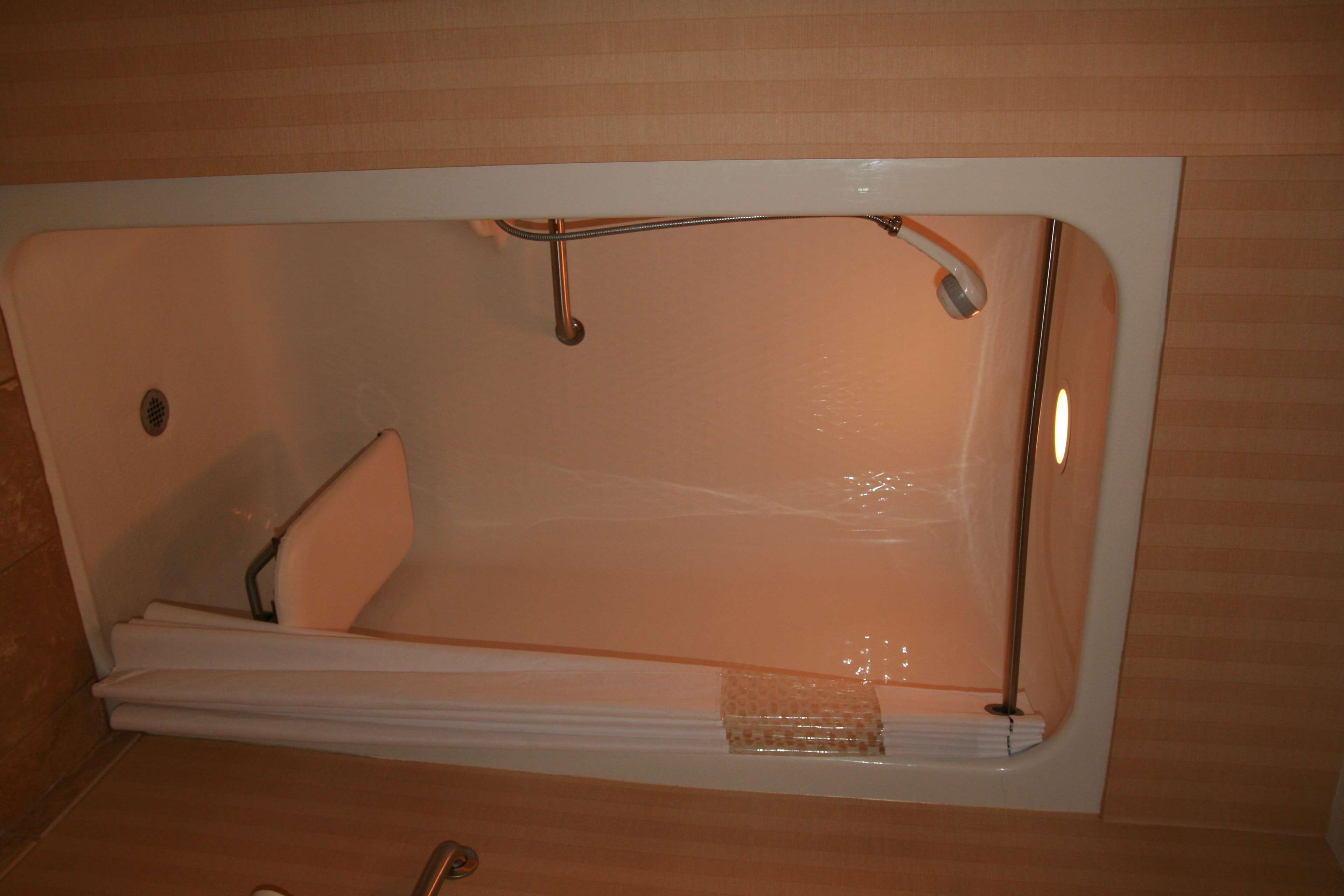 Guest room bath