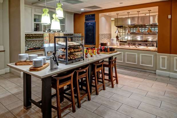 Images Hilton Garden Inn Birmingham/Lakeshore Drive