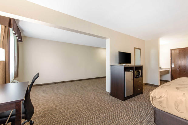 Images Quality Inn & Suites