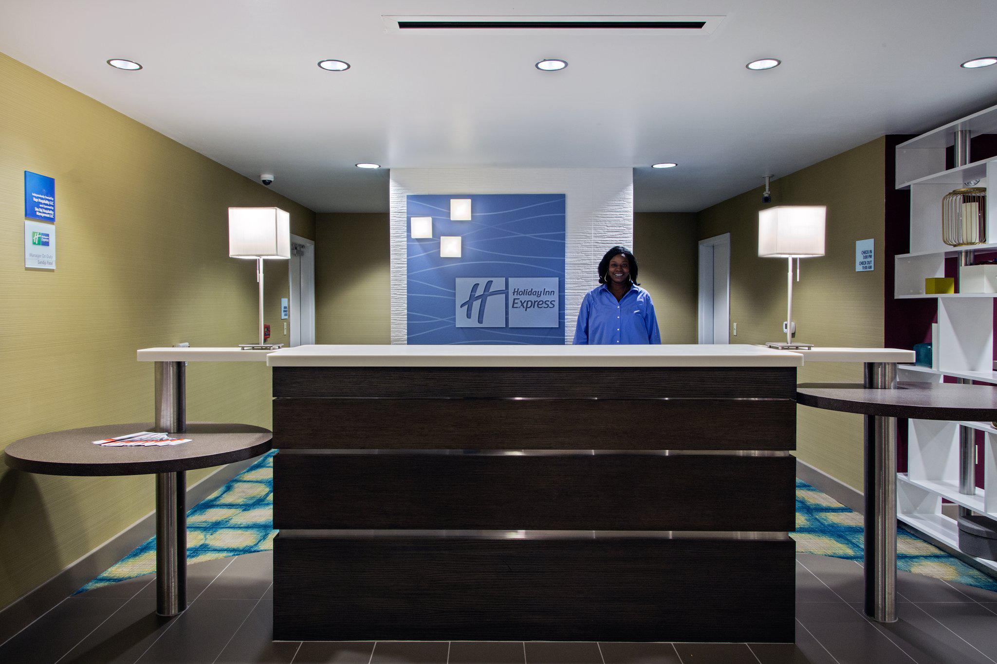 Holiday Inn Express & Suites Carlisle - Harrisburg Area Photo