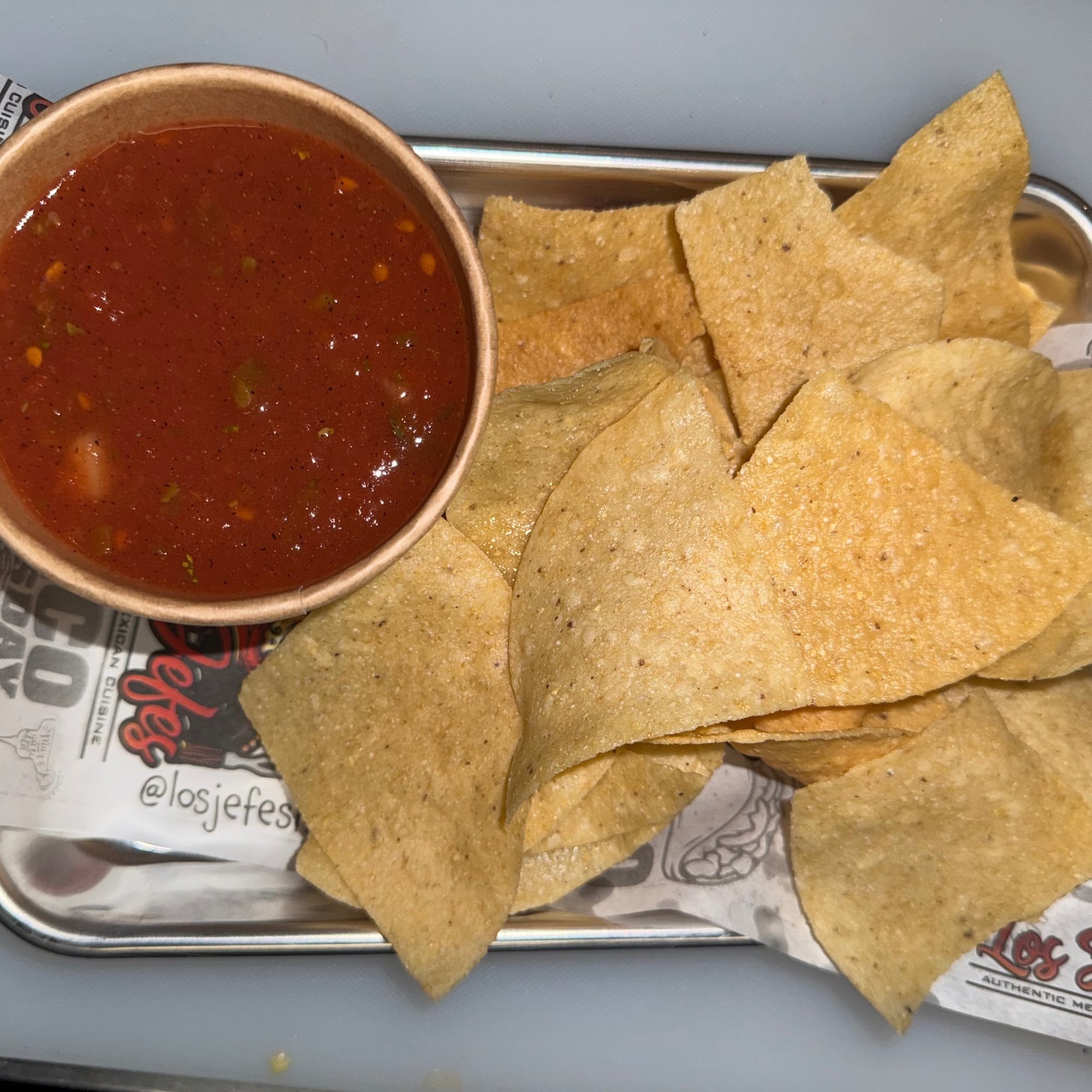 Salsa de casa & chips