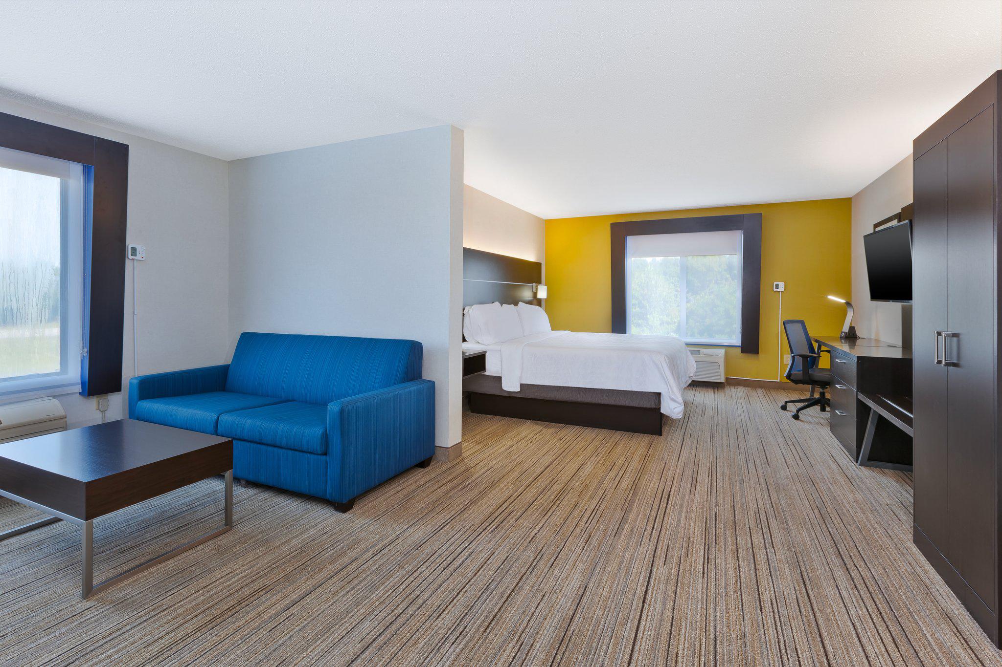 Holiday Inn Express & Suites Cleveland-Richfield Photo