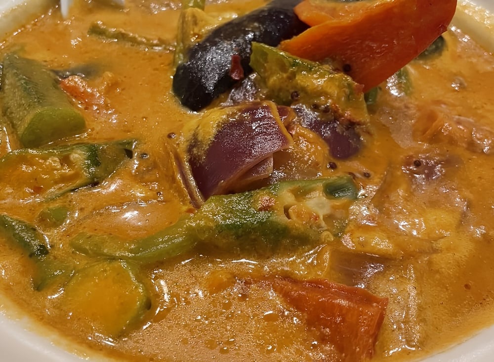Curry Salmon in Claypot
