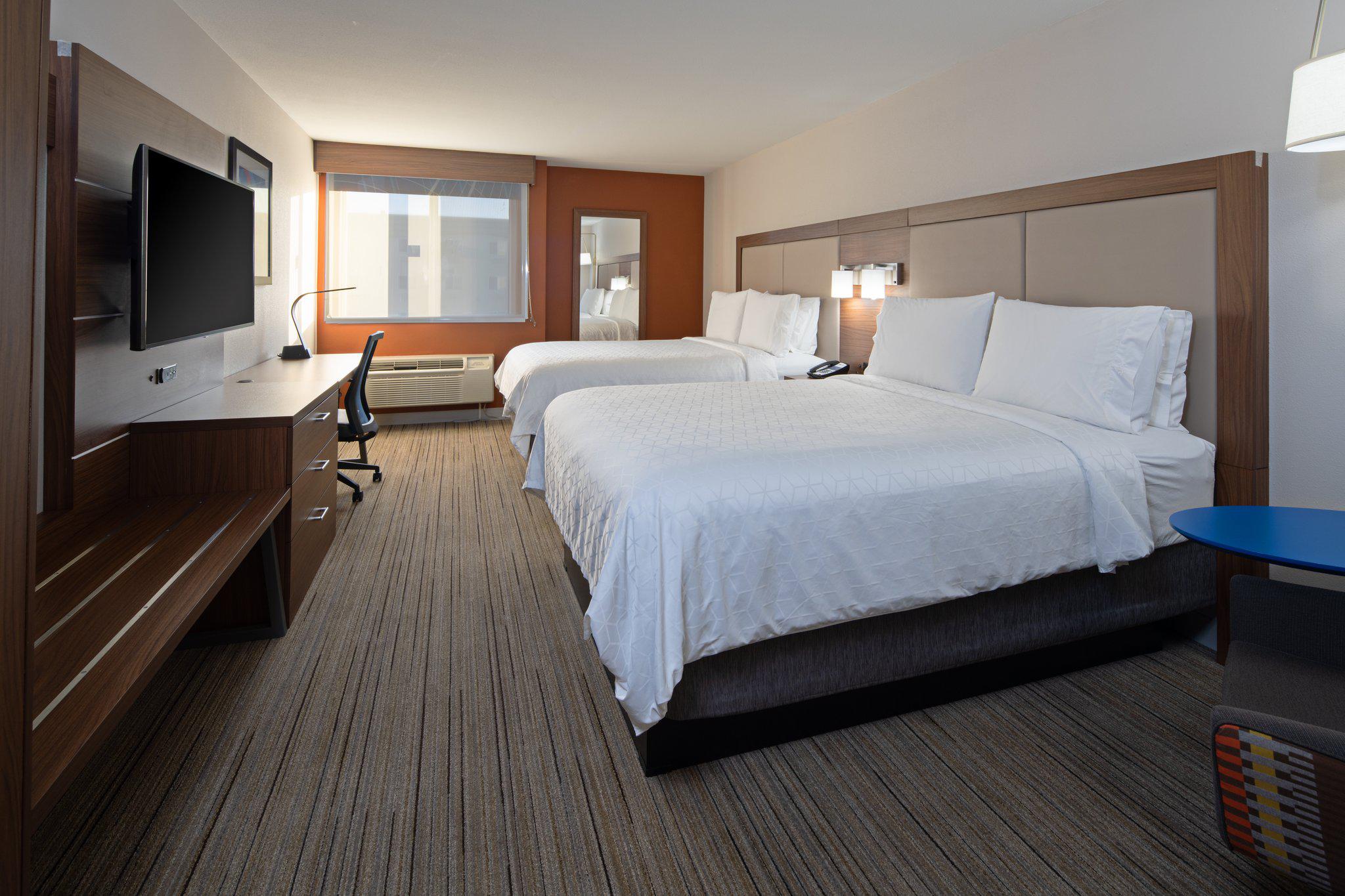 Holiday Inn Express & Suites Seattle-Sea-Tac Airport Photo