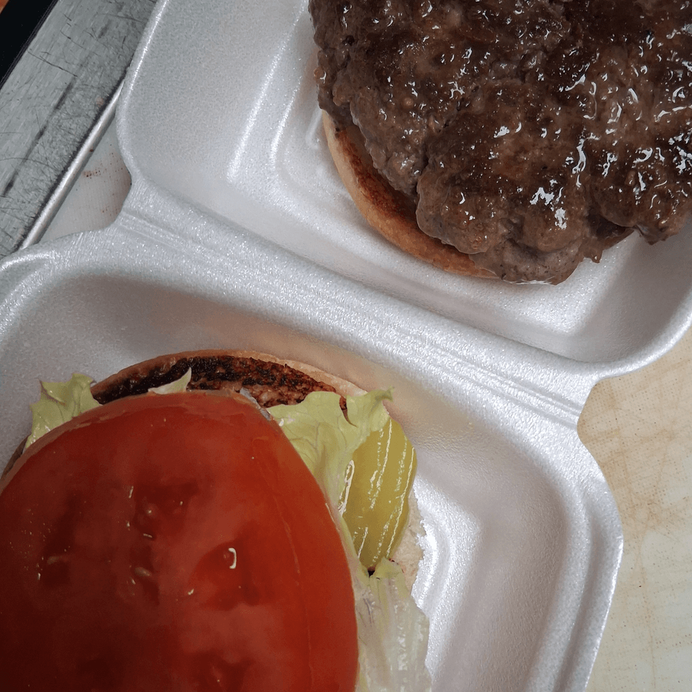 Hamburger lett, tomatoes, mayo, mustard, ketchup, onions, pickles