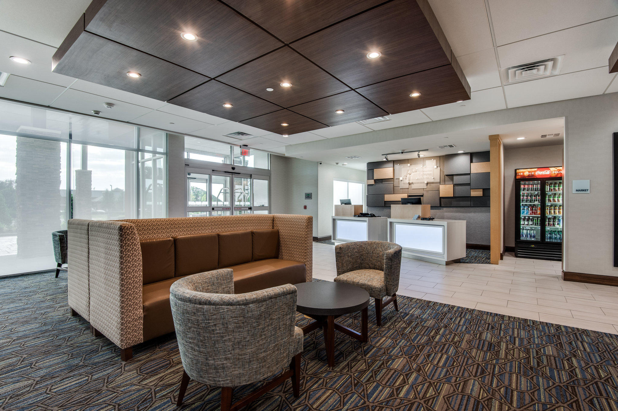 Holiday Inn Express & Suites Dallas North - Addison Photo