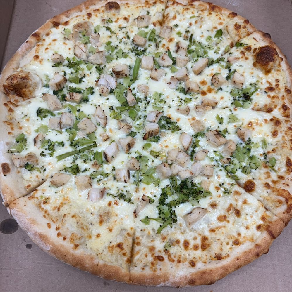 10" Chicken & Broccoli Alfredo Pizza
