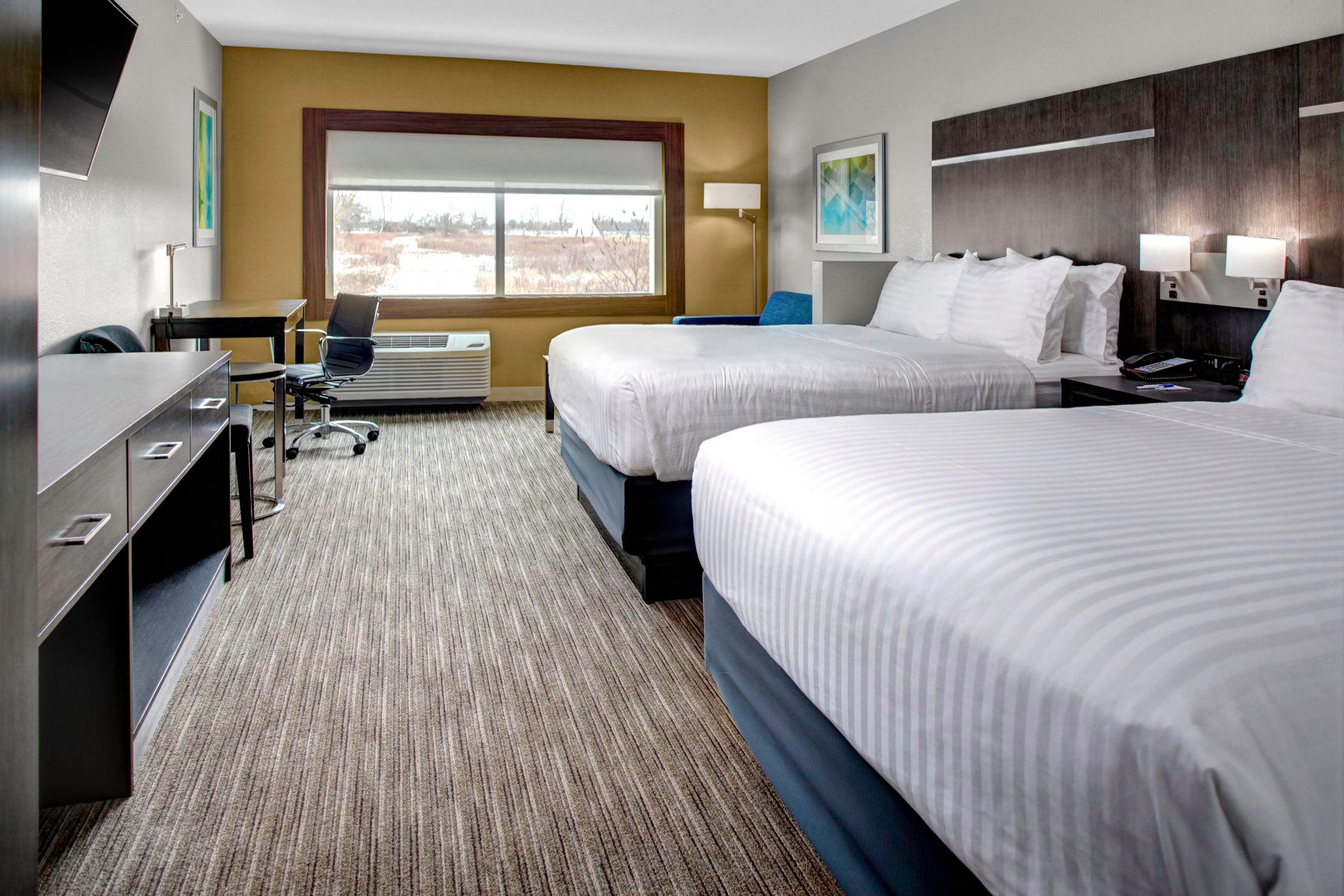 Holiday Inn Express & Suites Coldwater Photo