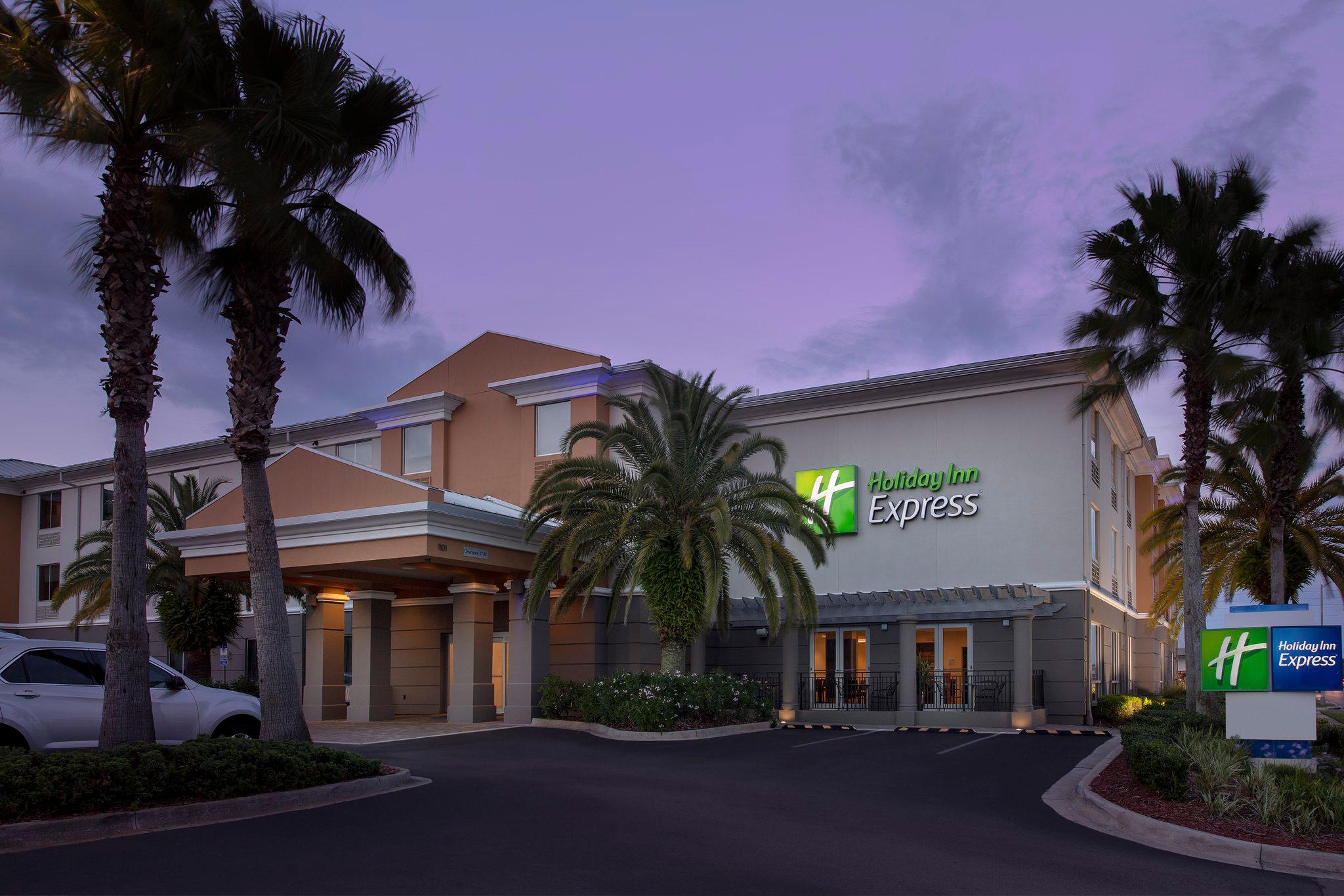 Holiday Inn Express Jacksonville Beach Photo