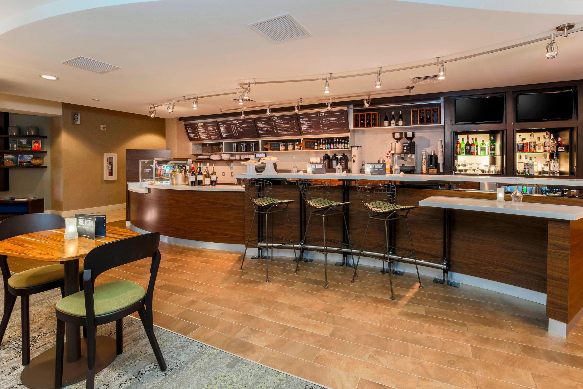 Courtyard by Marriott Potomac Mills Woodbridge Photo