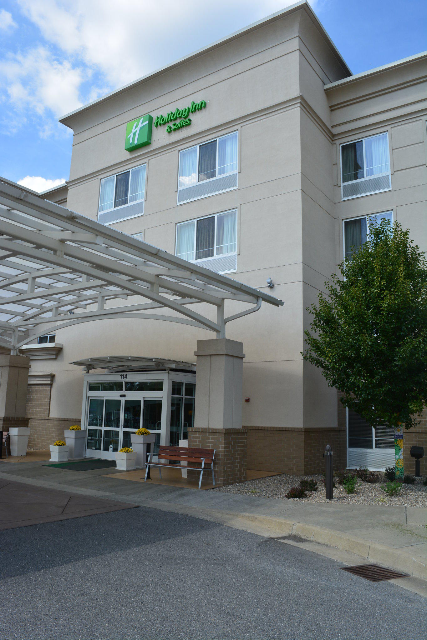 Holiday Inn & Suites Beckley Photo
