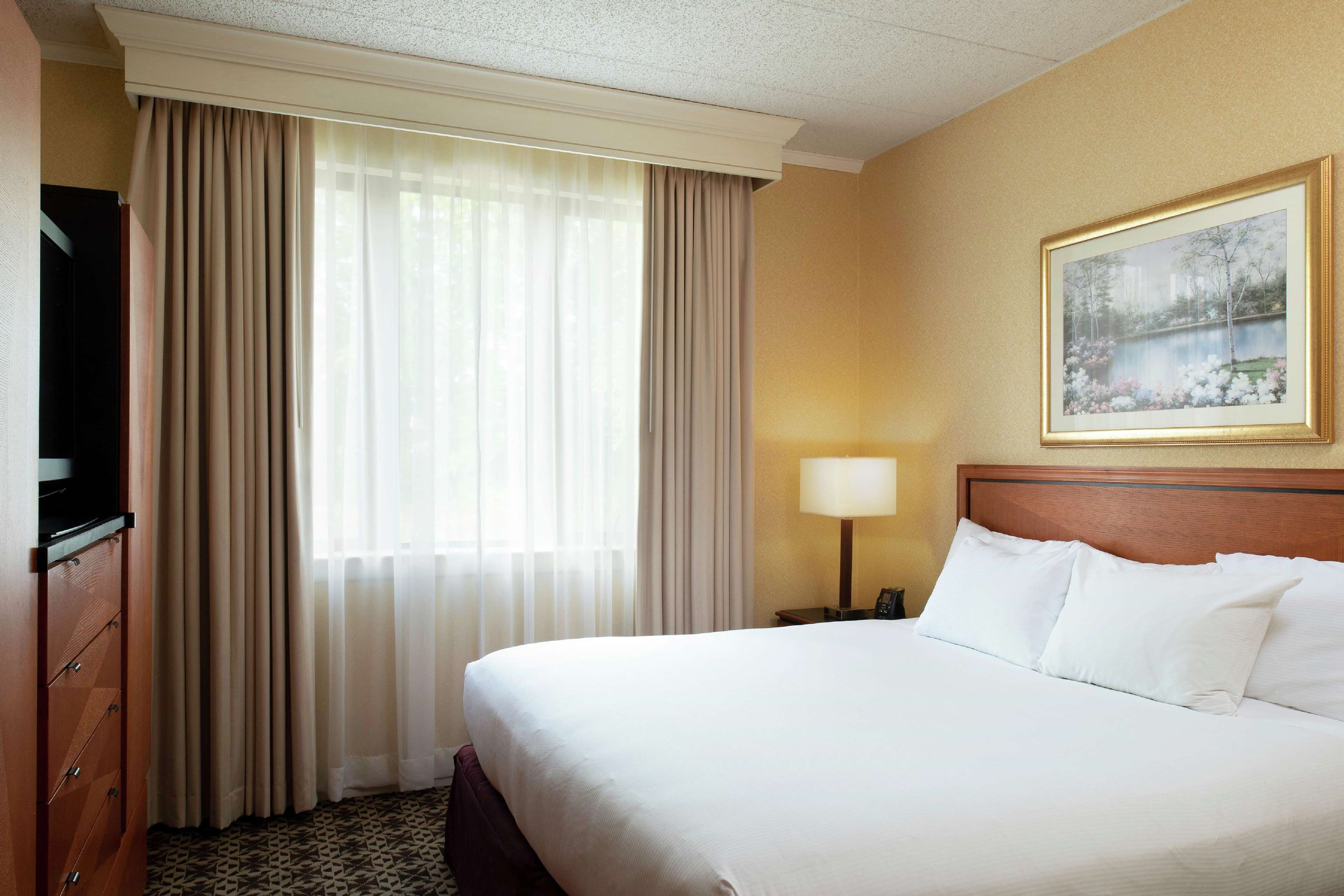 DoubleTree Suites by Hilton Hotel Mt. Laurel Photo