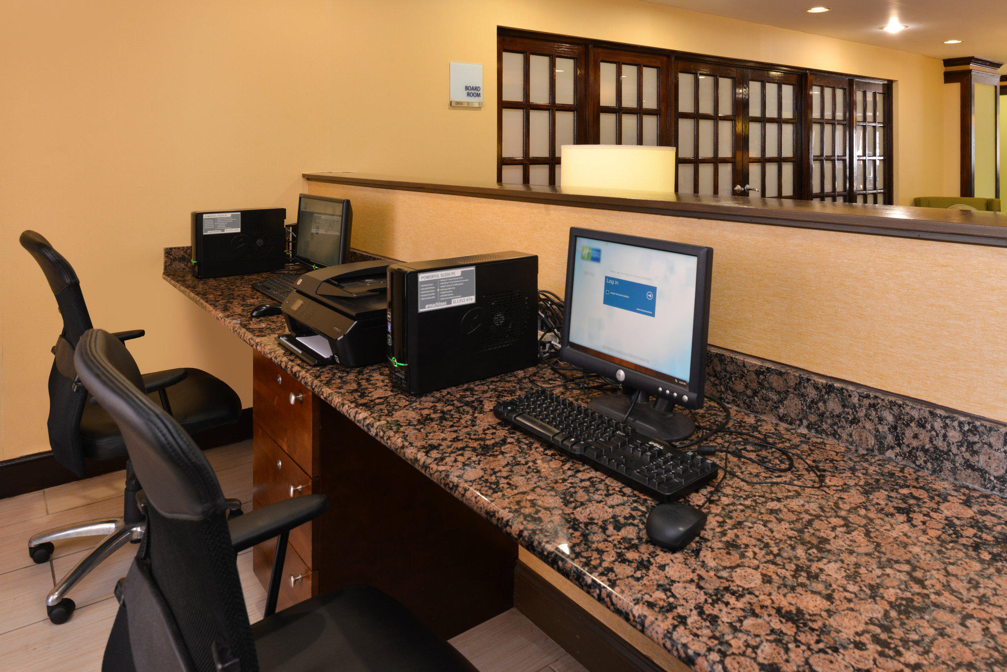 Holiday Inn Express & Suites Ridgeland - Jackson North Area Photo