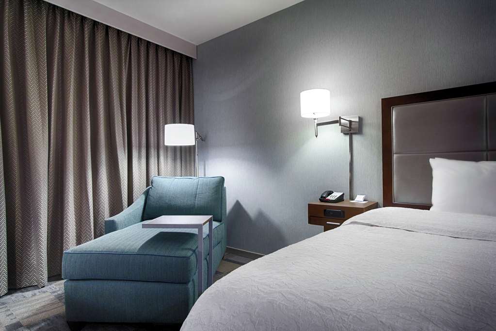 Hampton Inn Salina Image