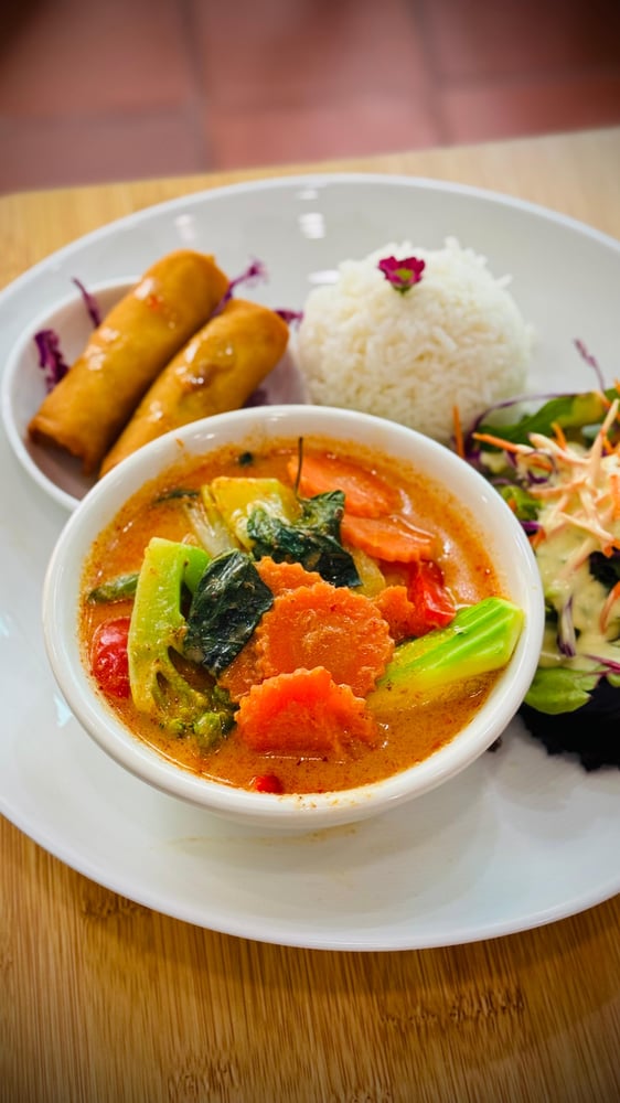 (L) Red Curry & Rice