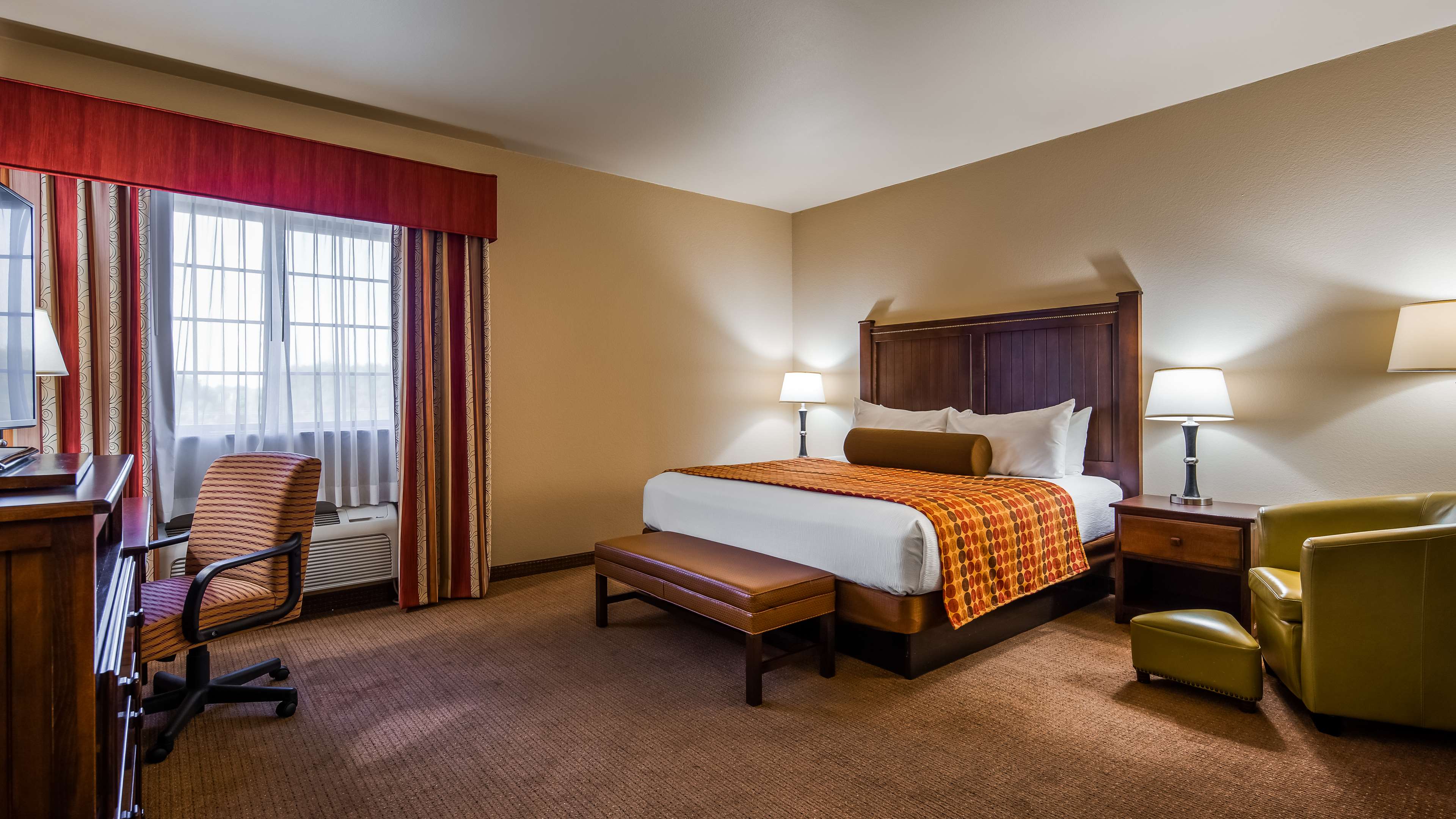 Best Western Plus Cimarron Hotel & Suites Photo