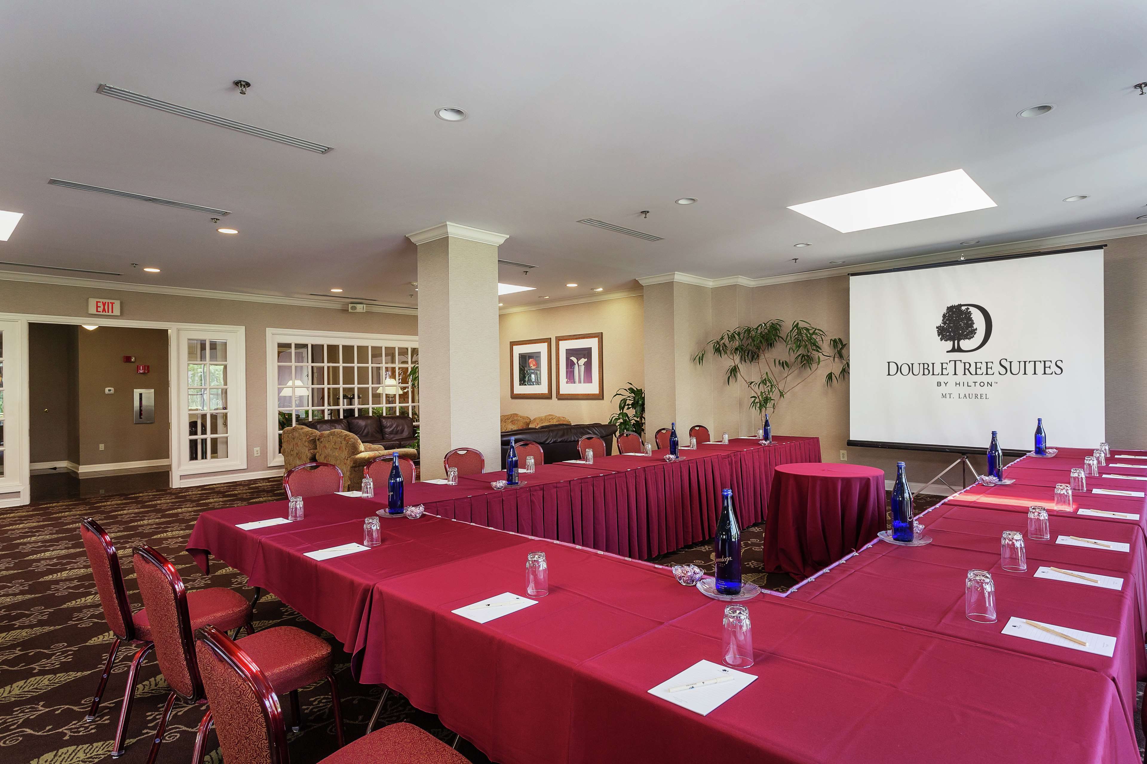 DoubleTree Suites by Hilton Hotel Mt. Laurel Photo