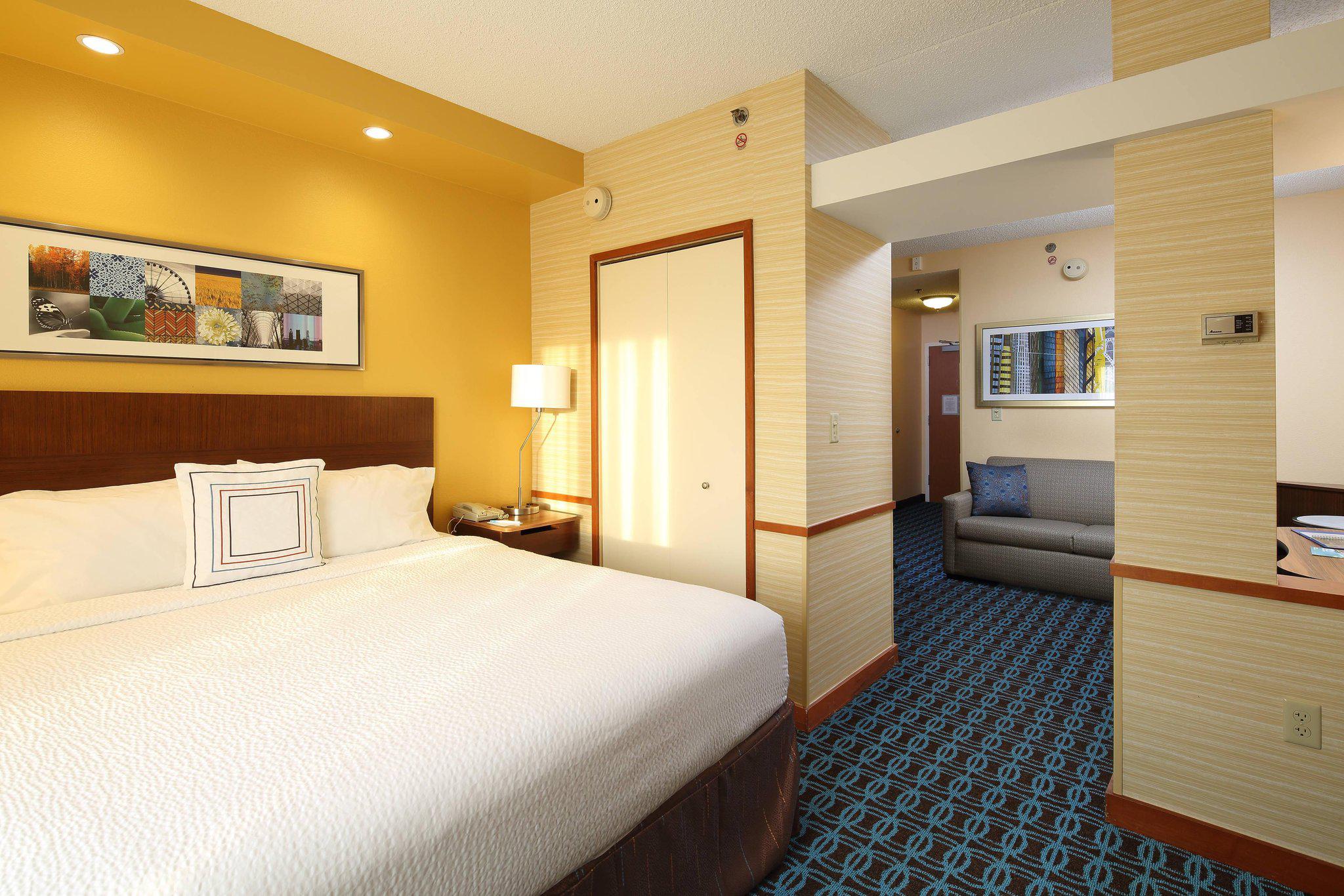 Fairfield Inn & Suites by Marriott Newark Liberty International Airport Photo