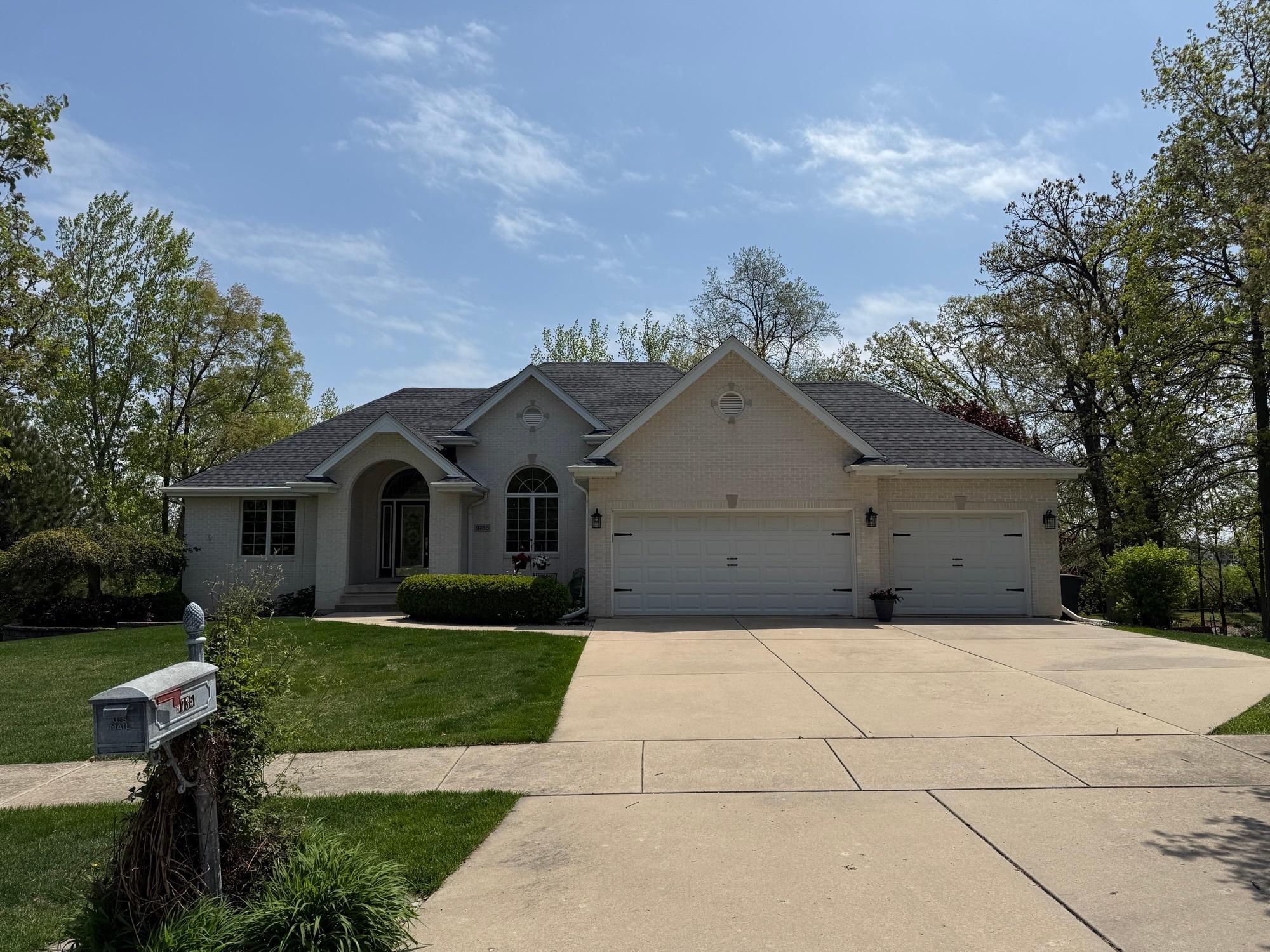 Eenigenburg Roofing Image
