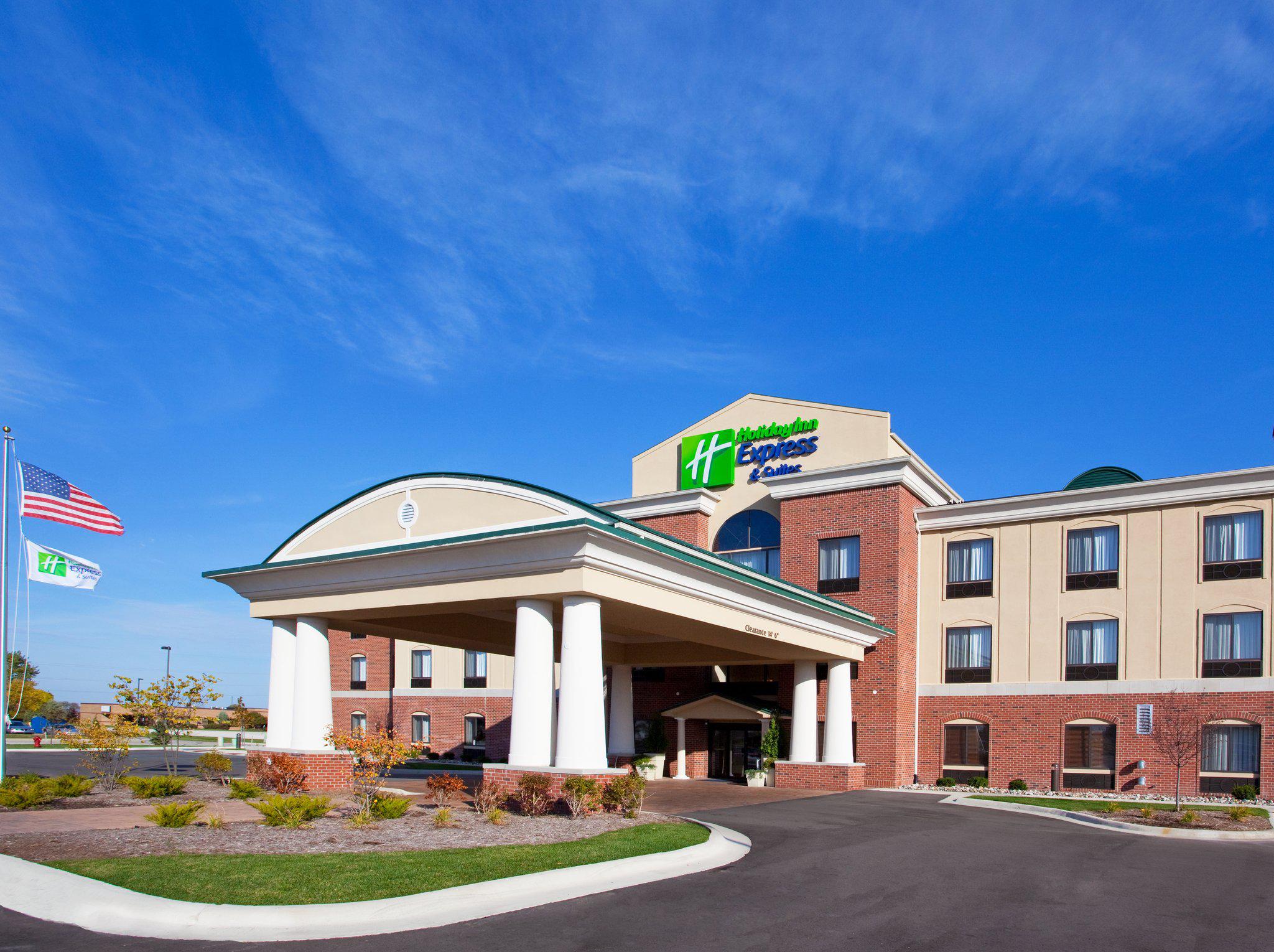 Holiday Inn Express & Suites Bay City Photo