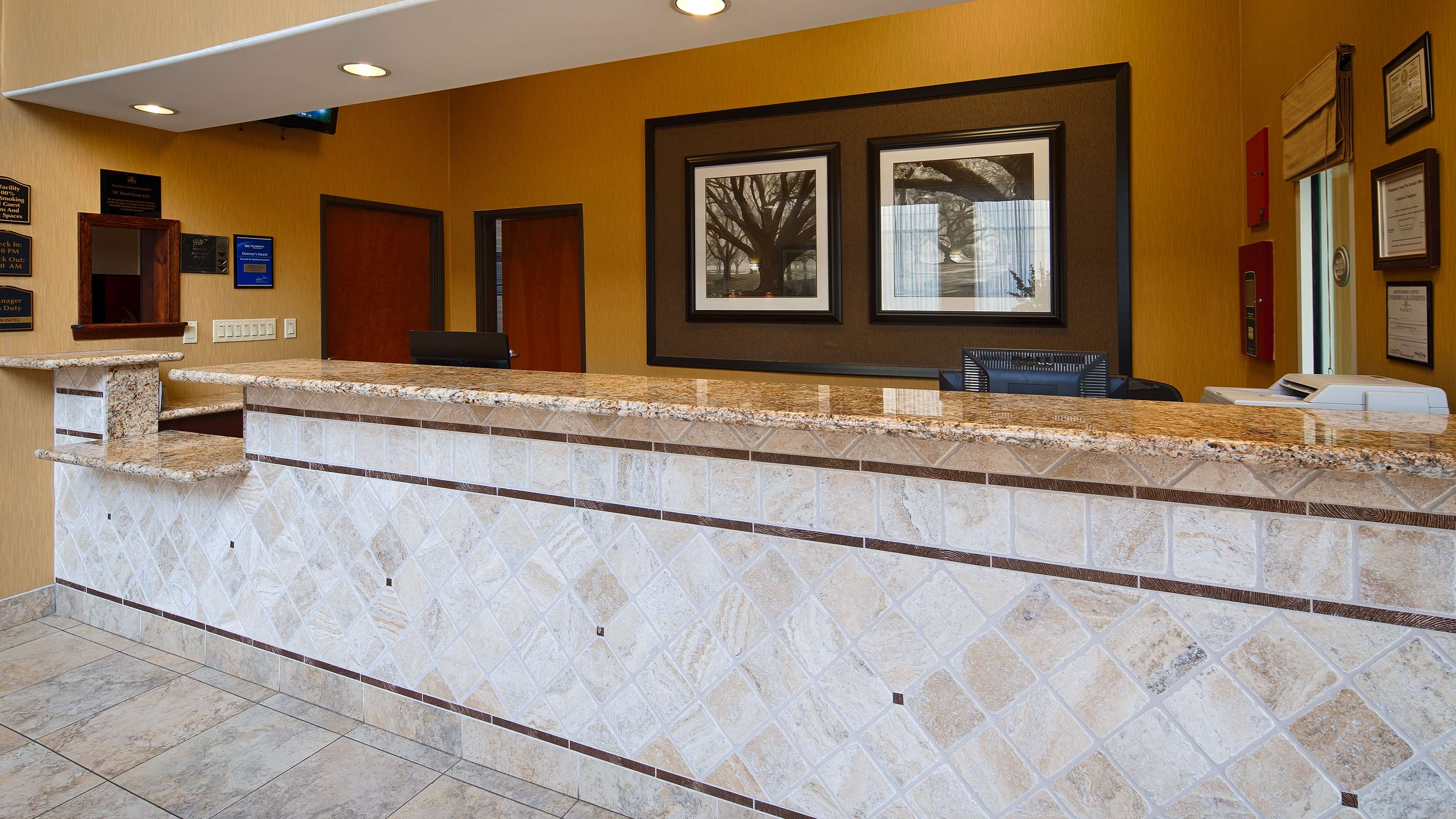 Best Western Plus New Caney Inn & Suites Photo