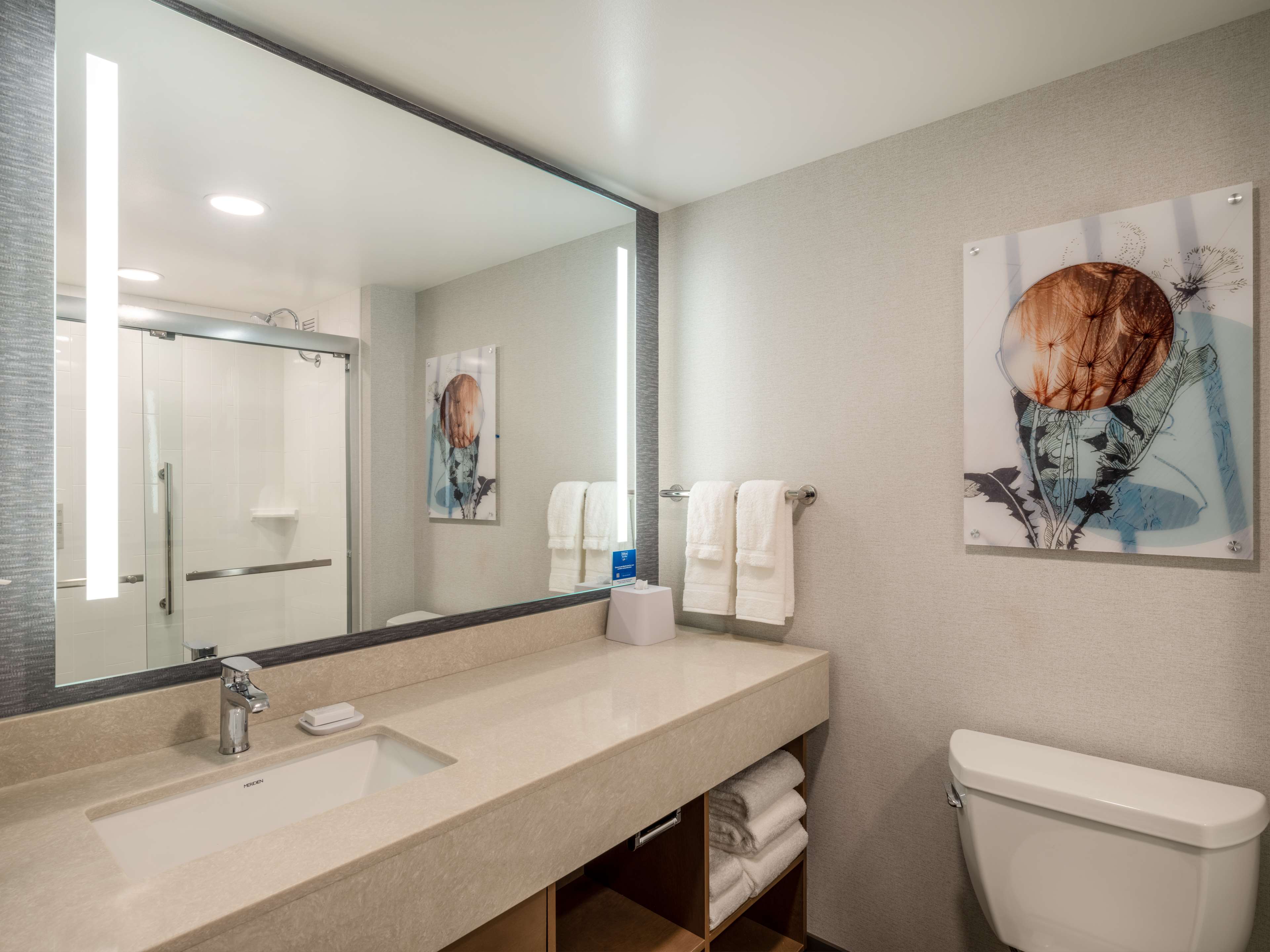 Guest room bath