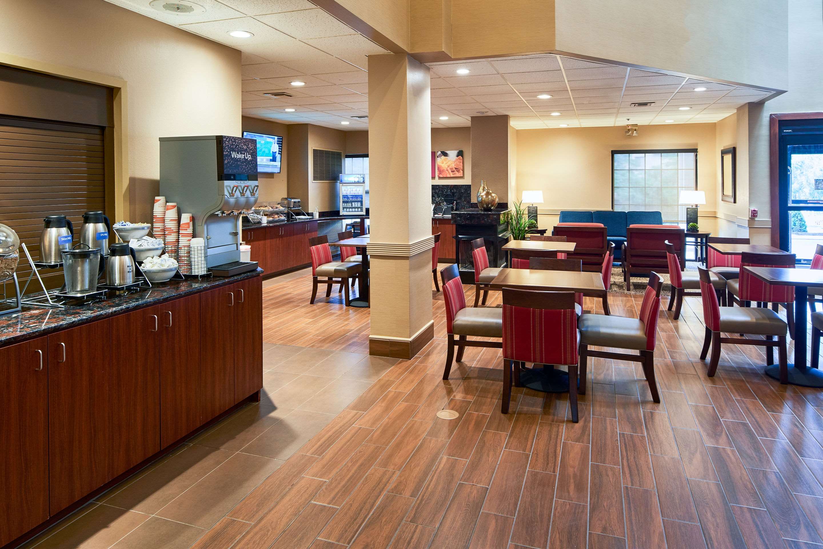 Comfort Suites Near Penn State Photo