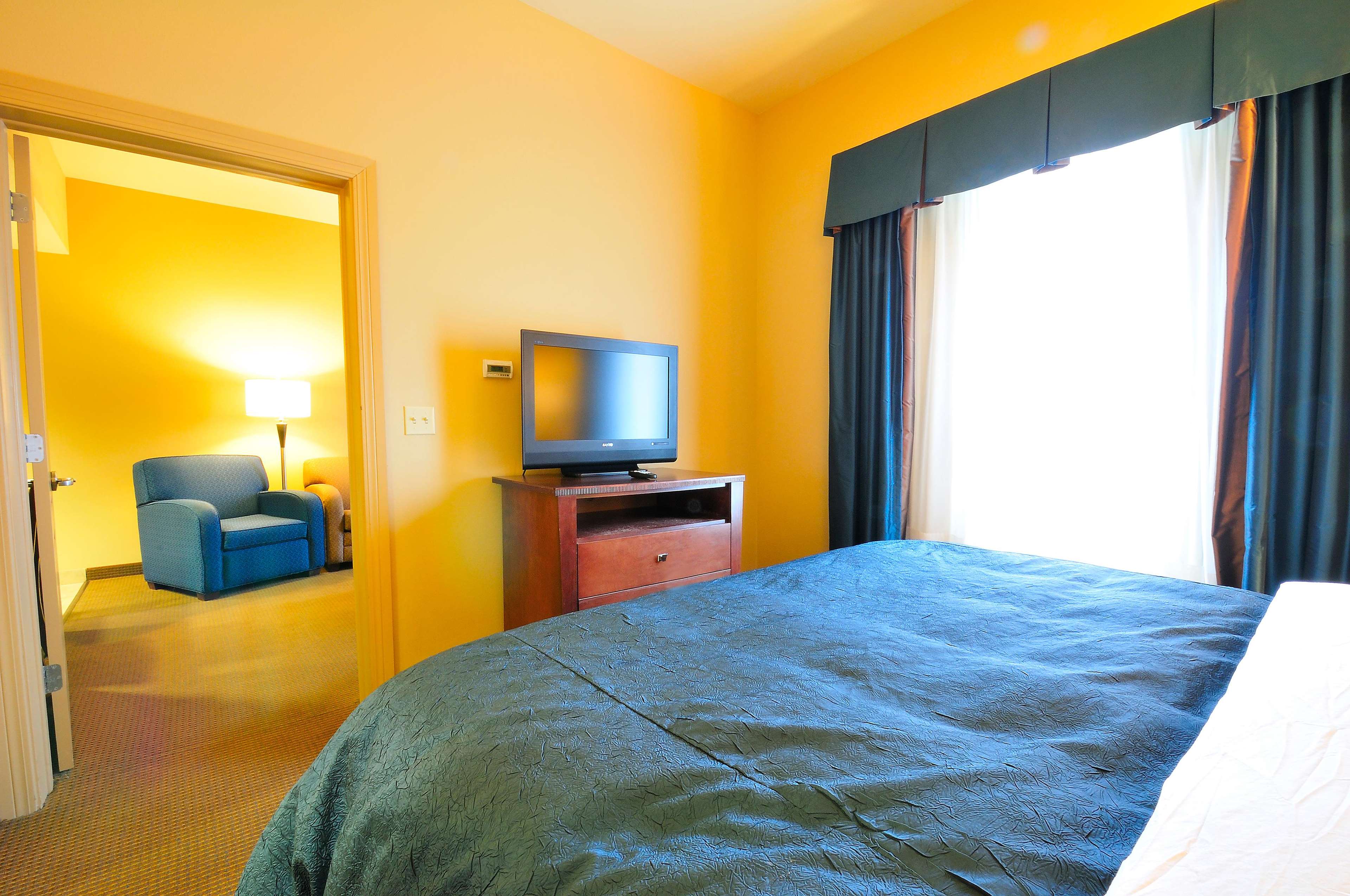 Homewood Suites by Hilton Fayetteville Photo
