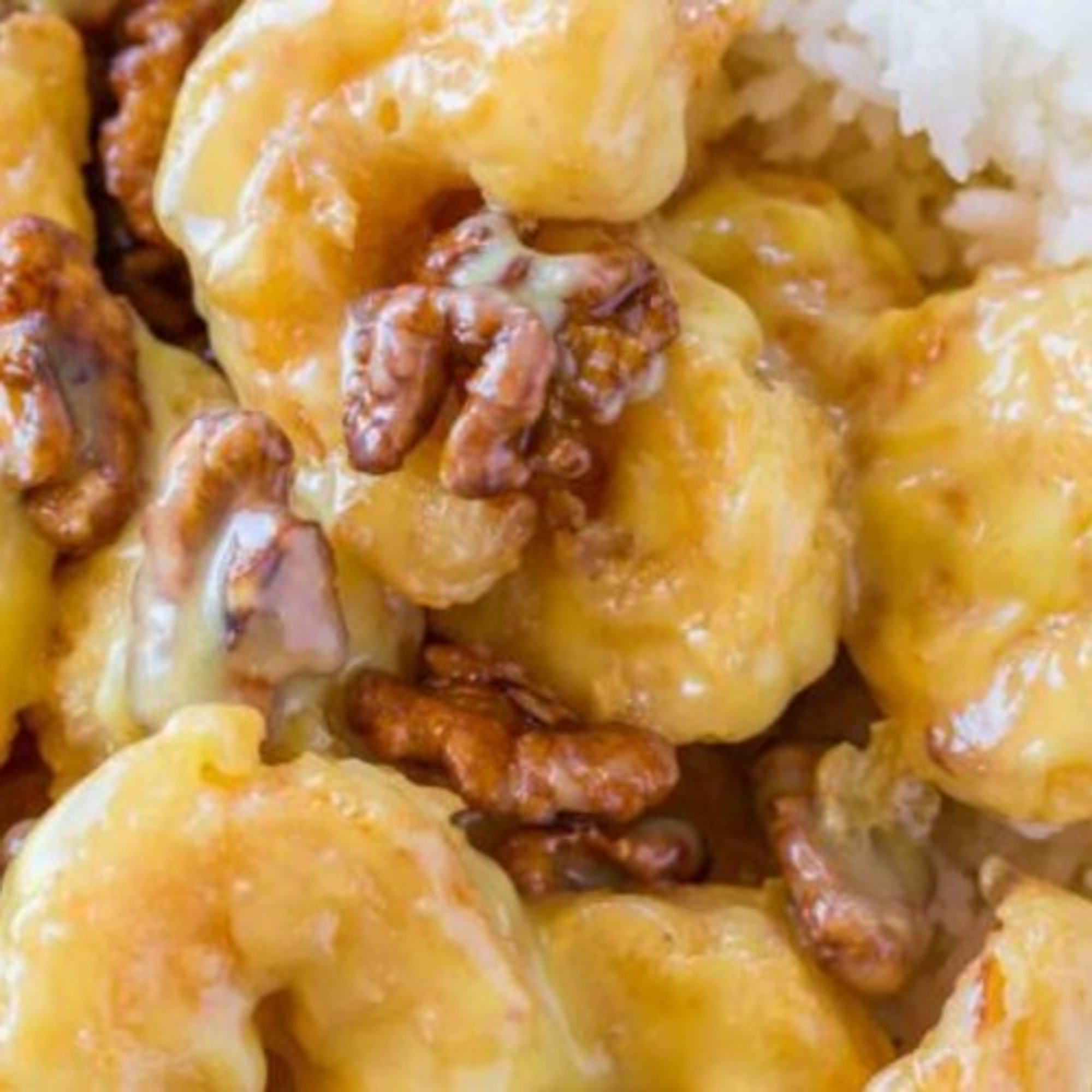 Crispy Shrimp with Honey Glazed Walnut