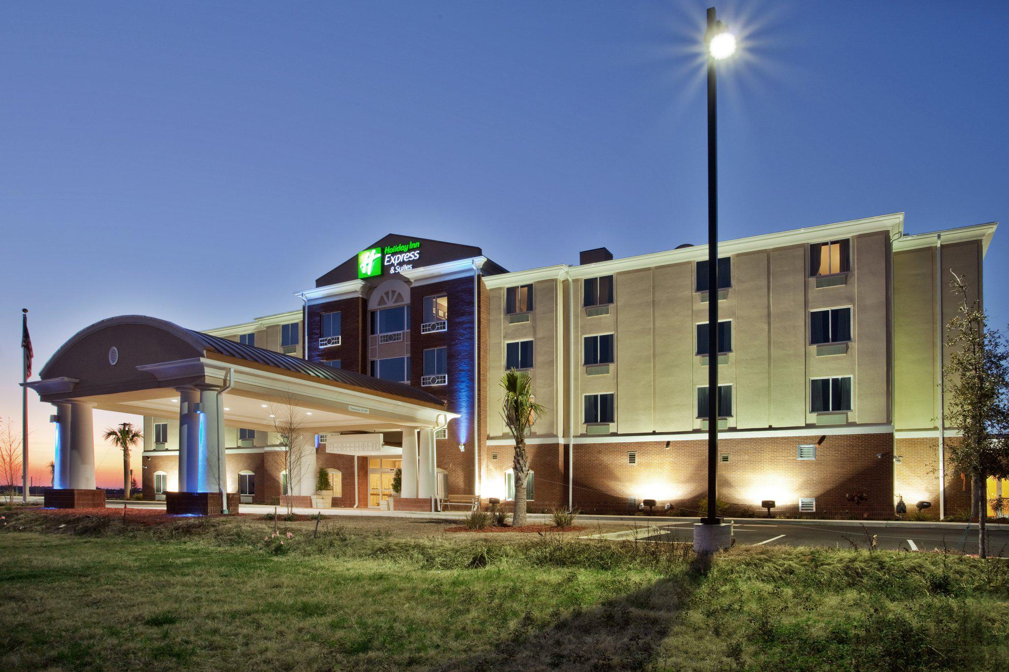 Holiday Inn Express & Suites Moultrie Photo