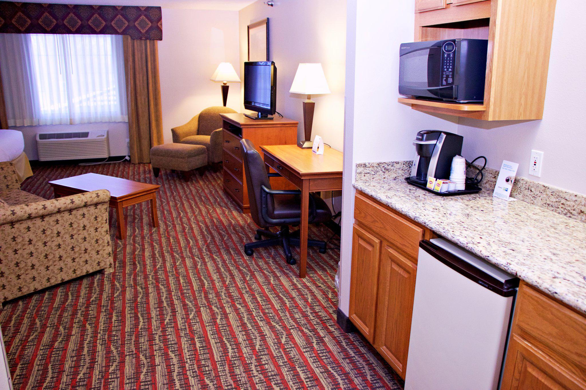 Holiday Inn Express & Suites Pierre-Fort Pierre Photo