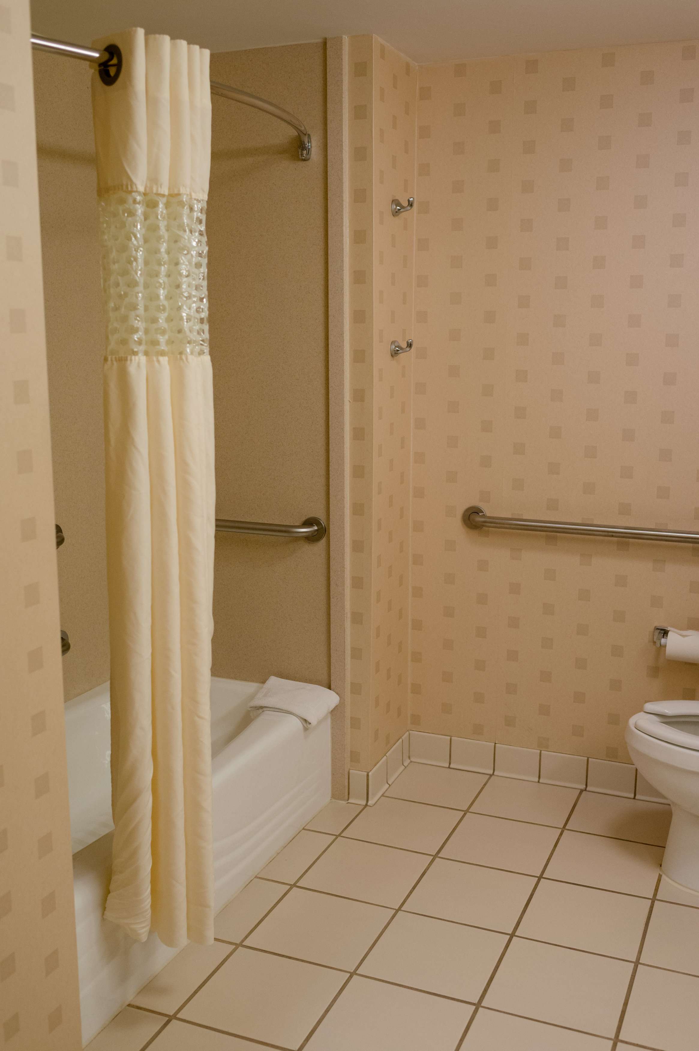 Guest room bath