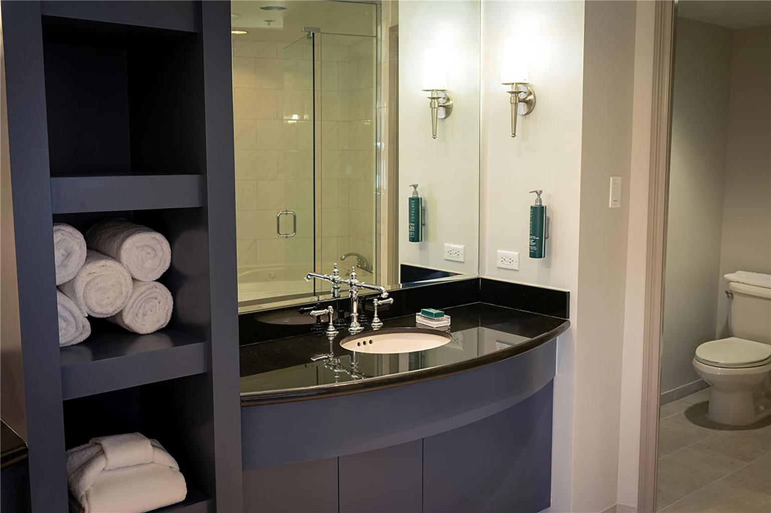 Hilton Orrington/Evanston Image