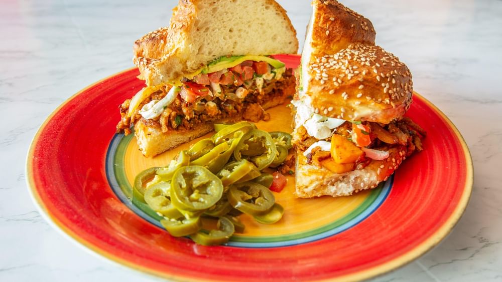 Pollo cemitas poblanas