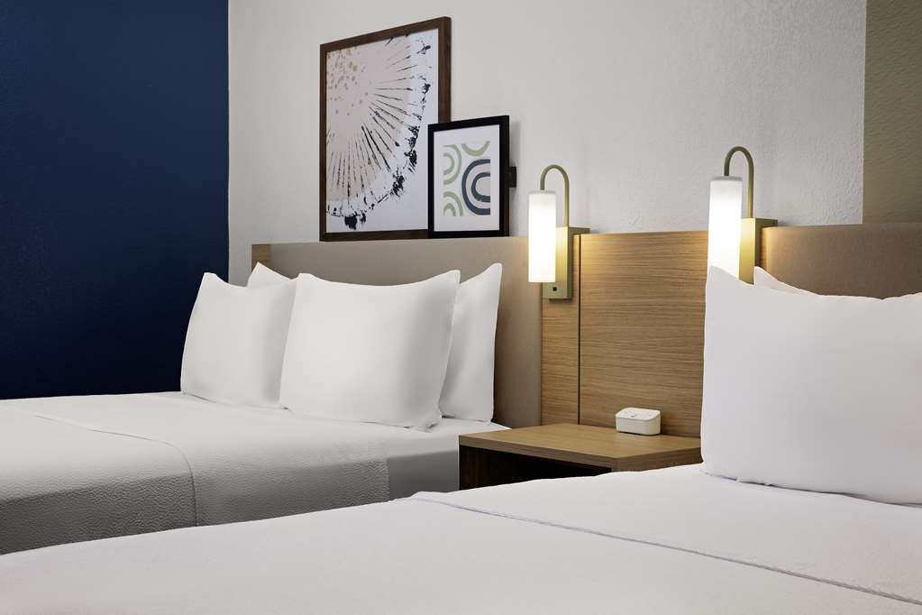 Spark by Hilton Atlanta Cumberland Ballpark Image