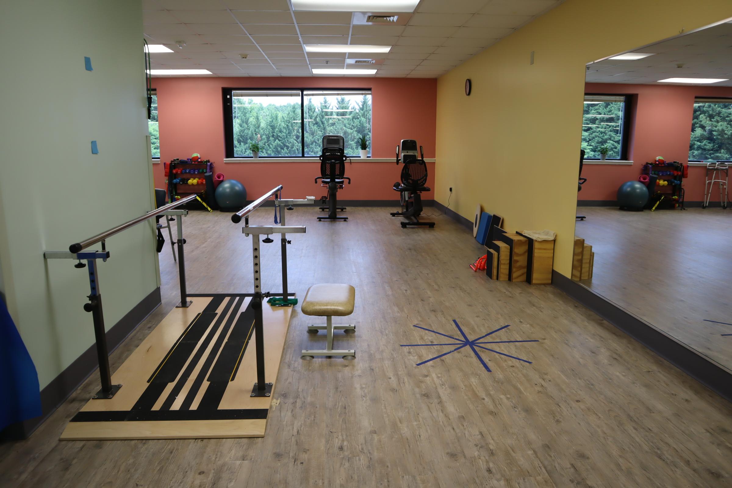 Compleat Rehab & Sports Therapy - Hickory Clinic Image