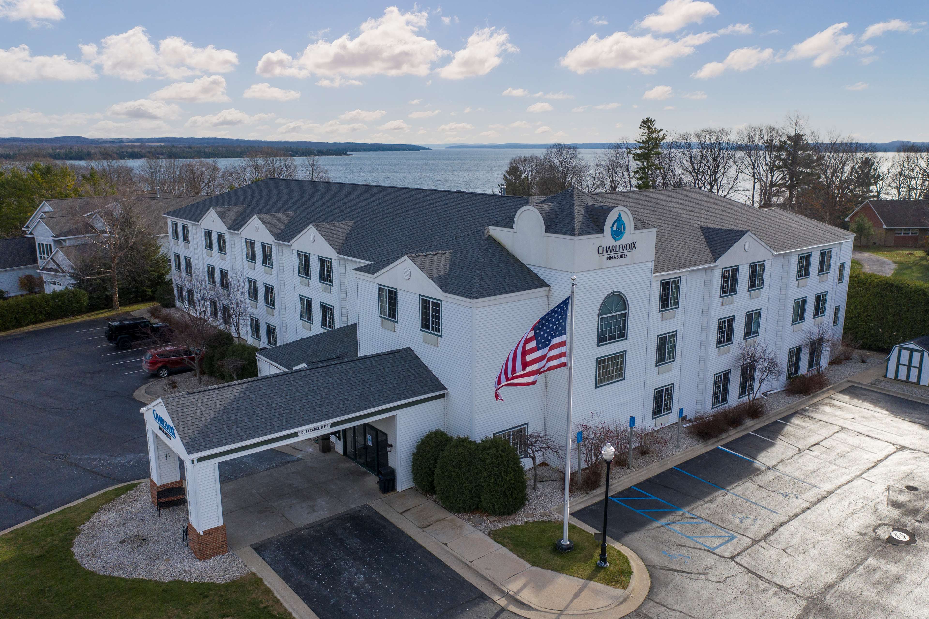 Charlevoix Inn & Suites, SureStay Collection by Best Western