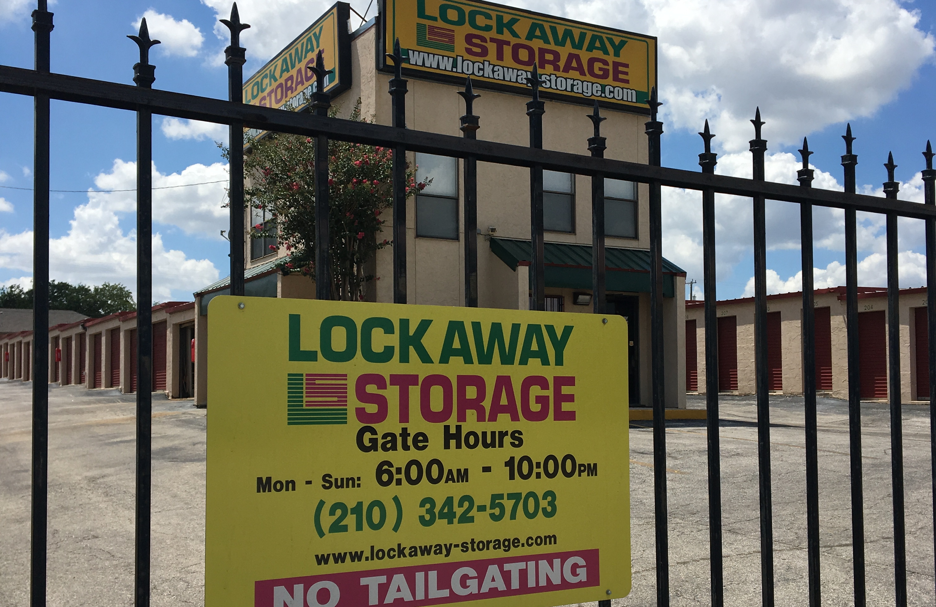 Lockaway Storage - West Ave Photo