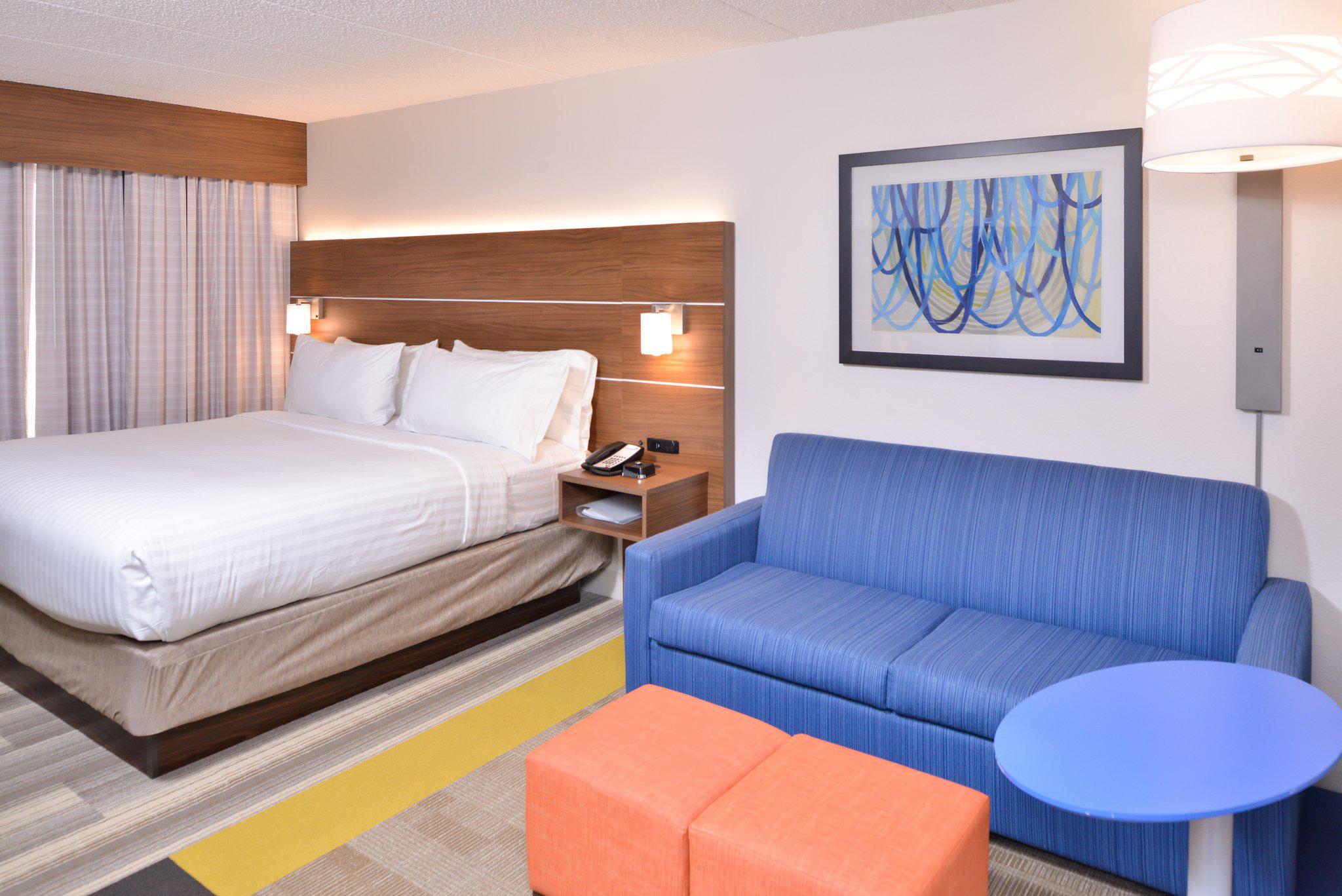 Holiday Inn Express & Suites Indianapolis Dtn-Conv Ctr Area Photo