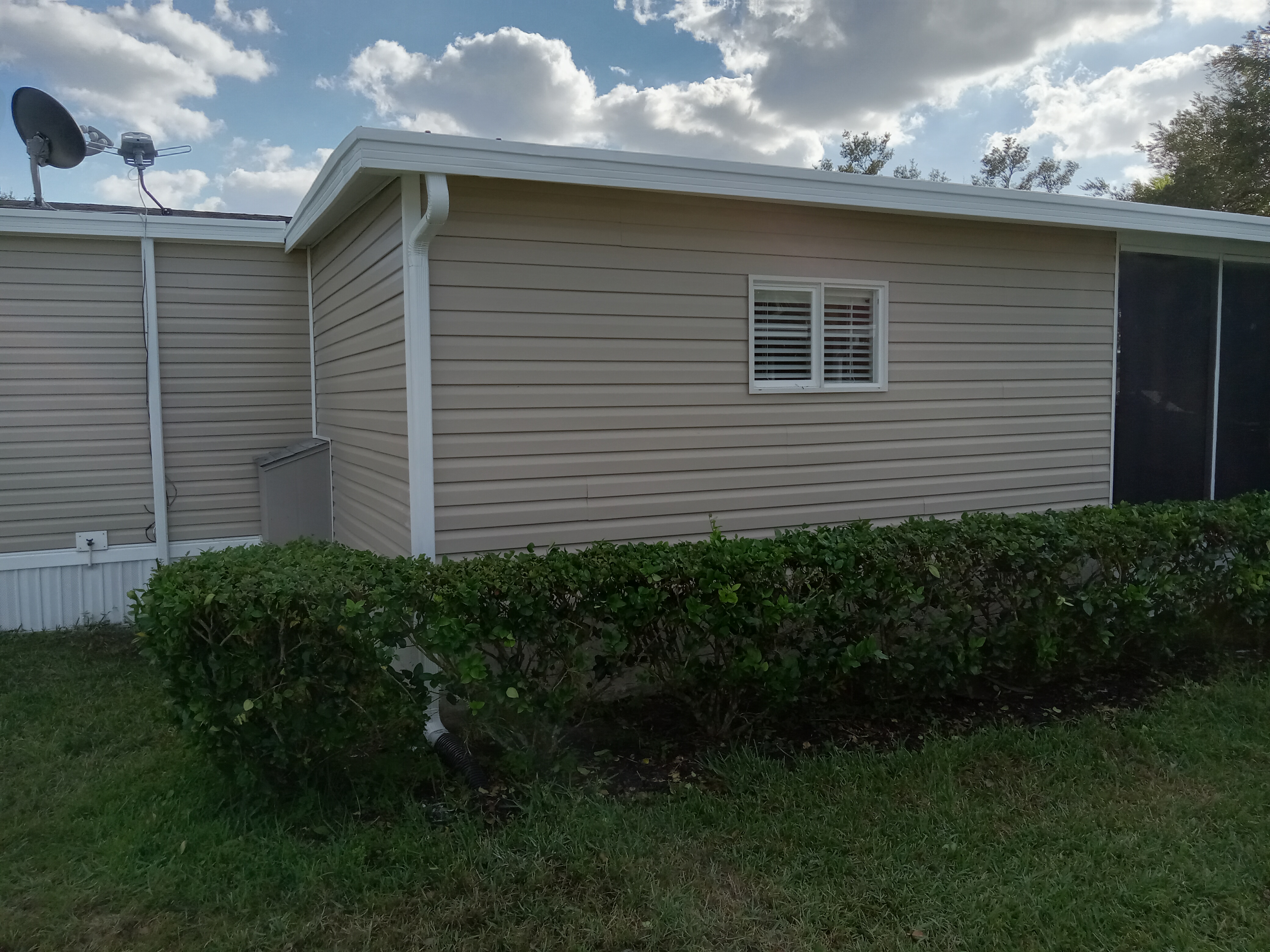 United Vapor Barrier and Floors Image