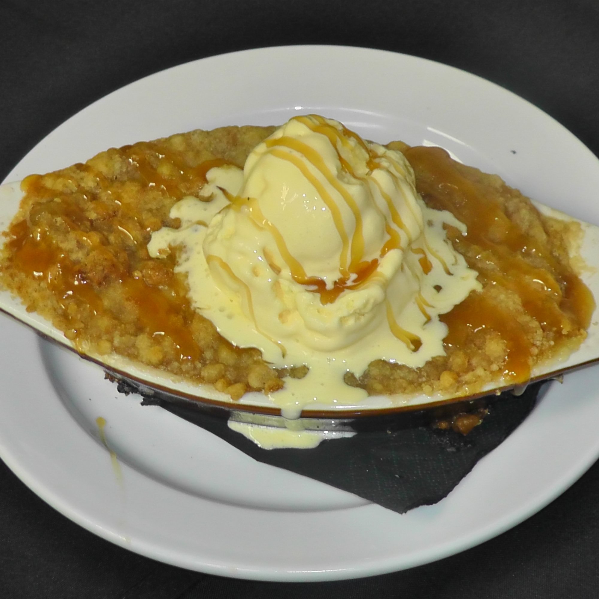 Apple Crumble w/Ice Cream