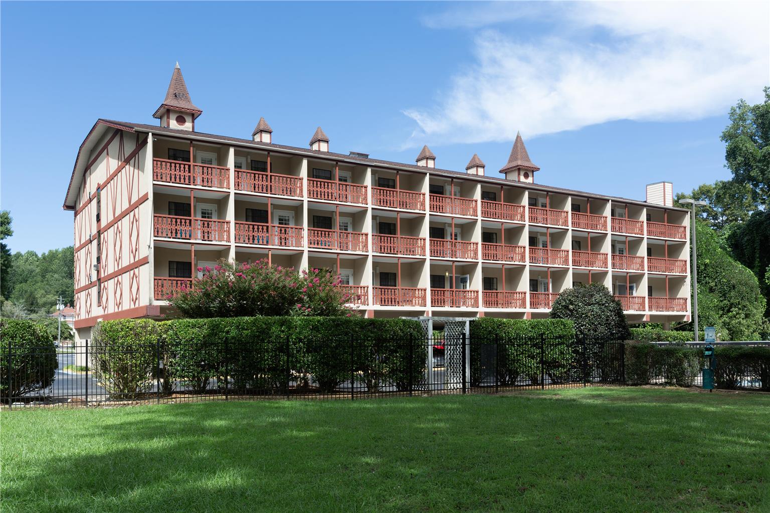 Hampton Inn Helen Logo