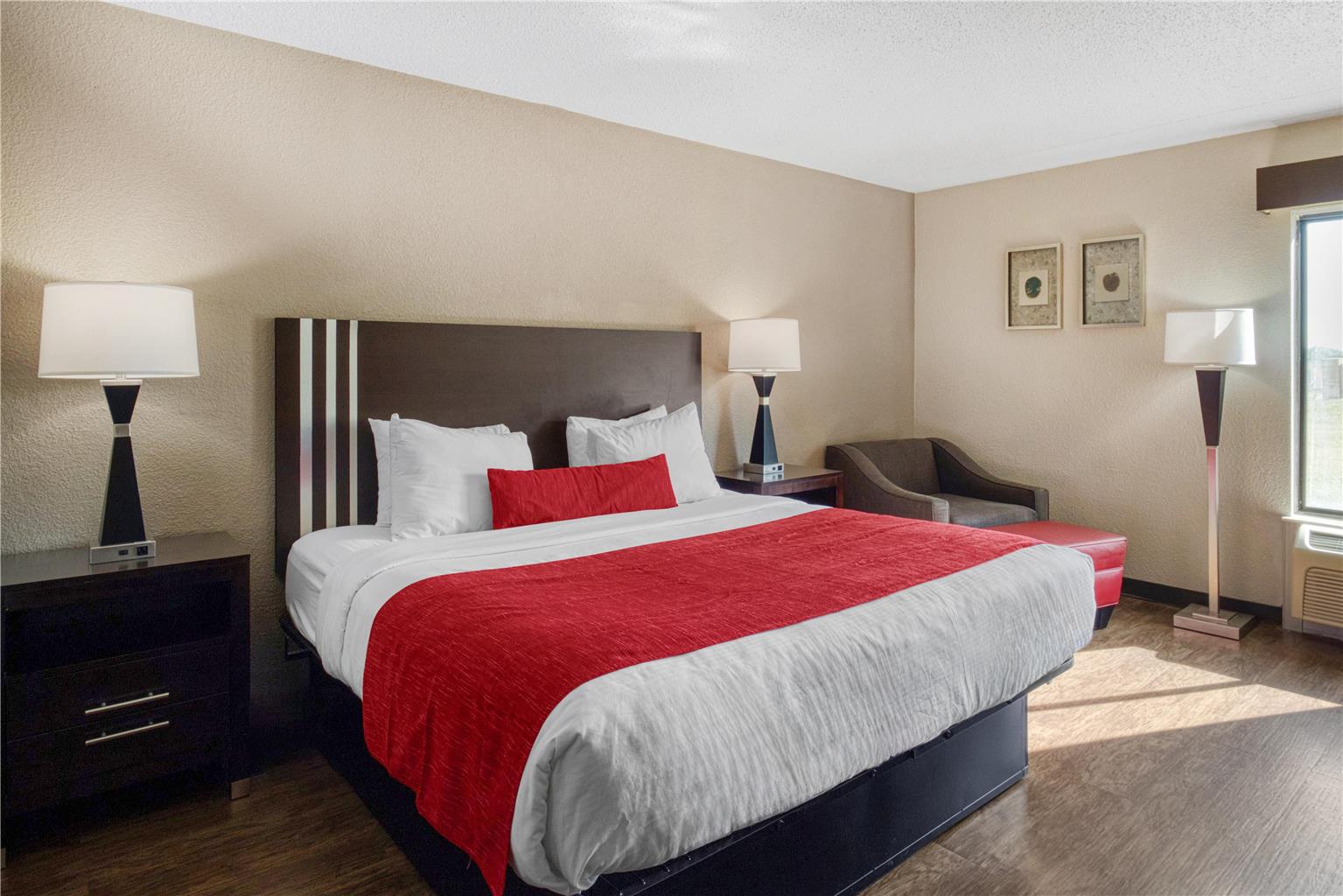 SureStay by Best Western Greenville Image